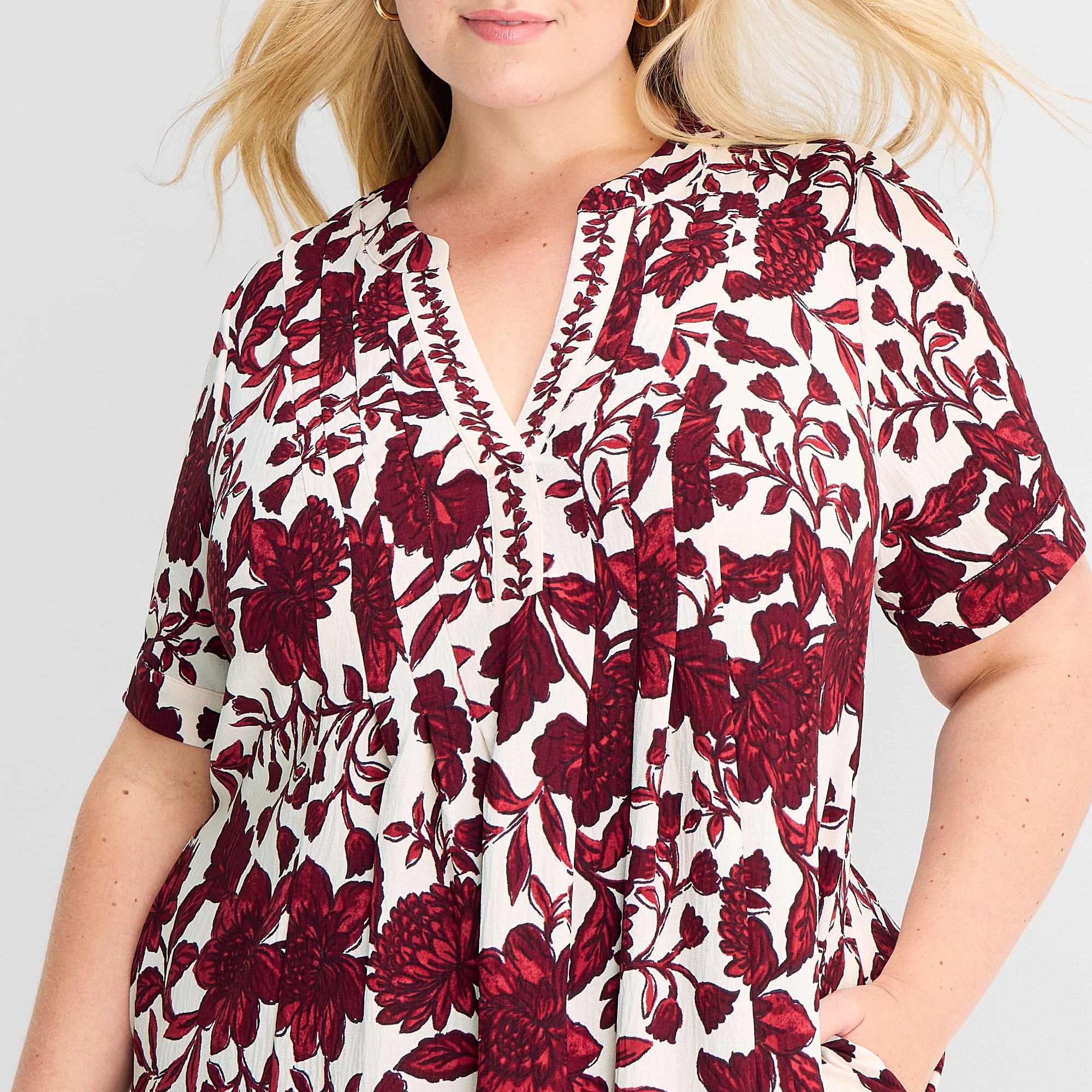Be by CHETTA B Womens Plus V Neck Short Sleeve Floral Shift Dress