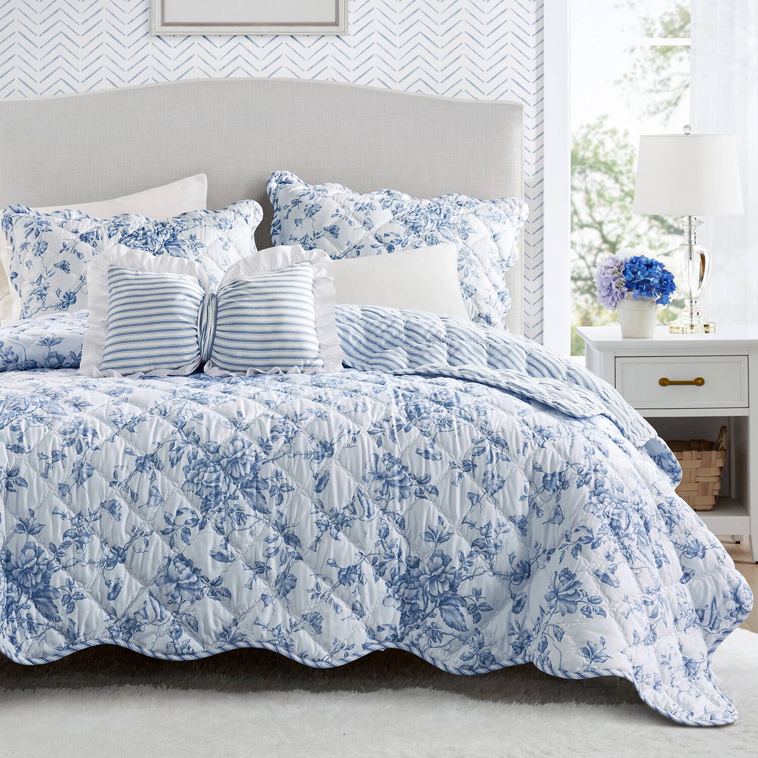 Madison Park Essentials Colette Floral Reversible With Decorative Pillow Quilt Set