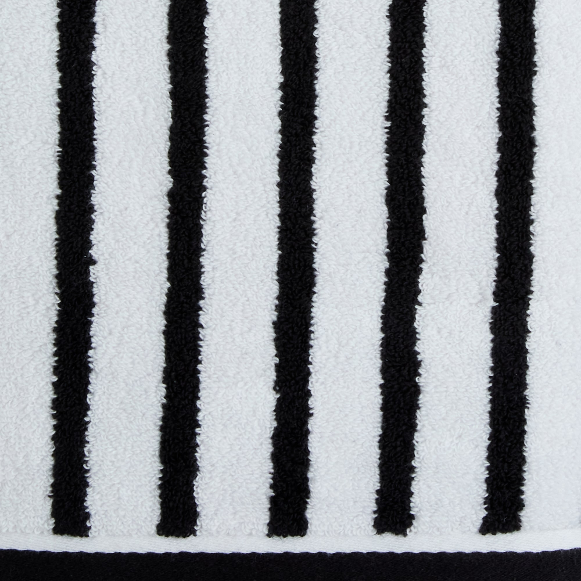 Liz Claiborne Signature Plush Stripe Bath Towel