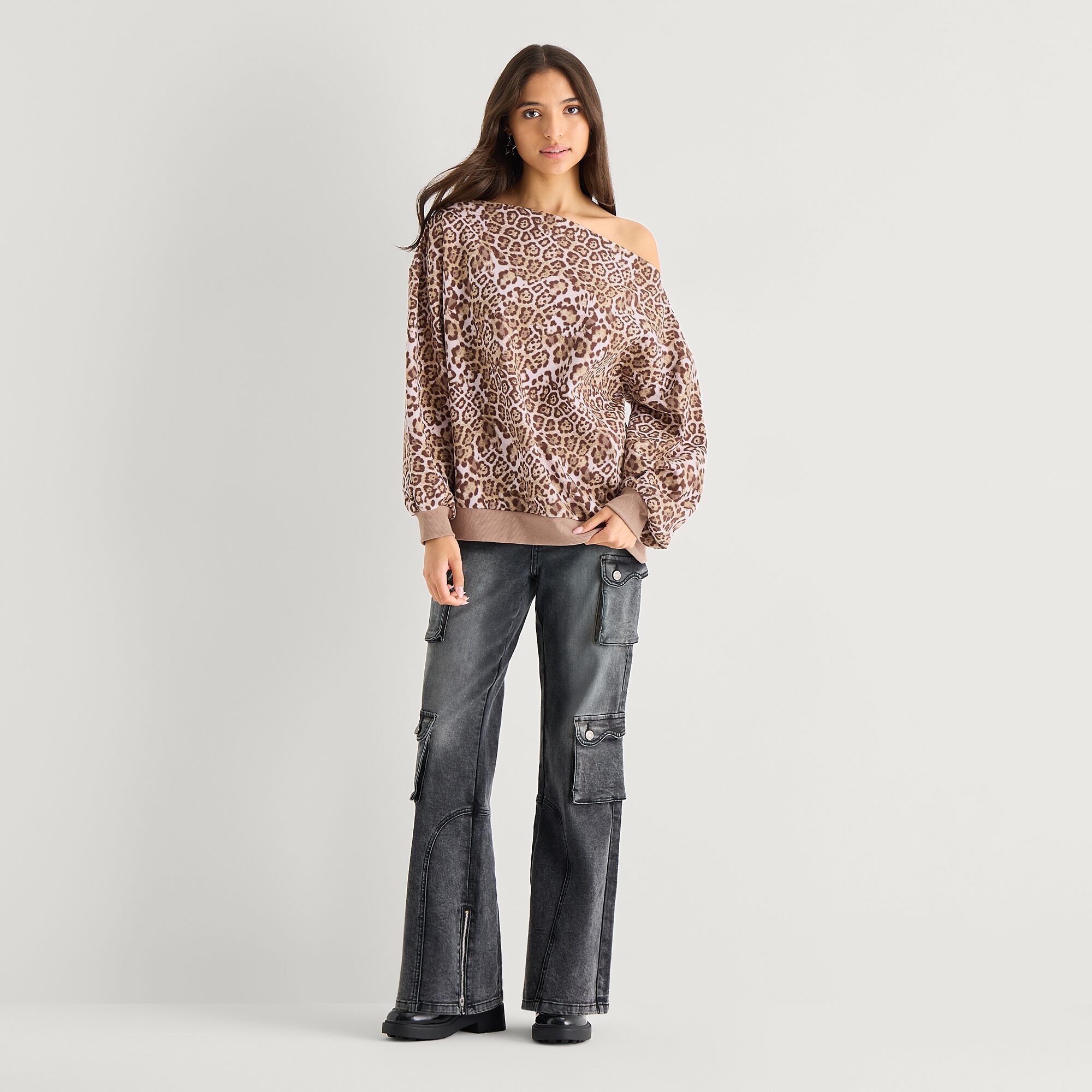 Forever 21 Womens Juniors Asymmetrical Neck Long Sleeve Sweatshirt