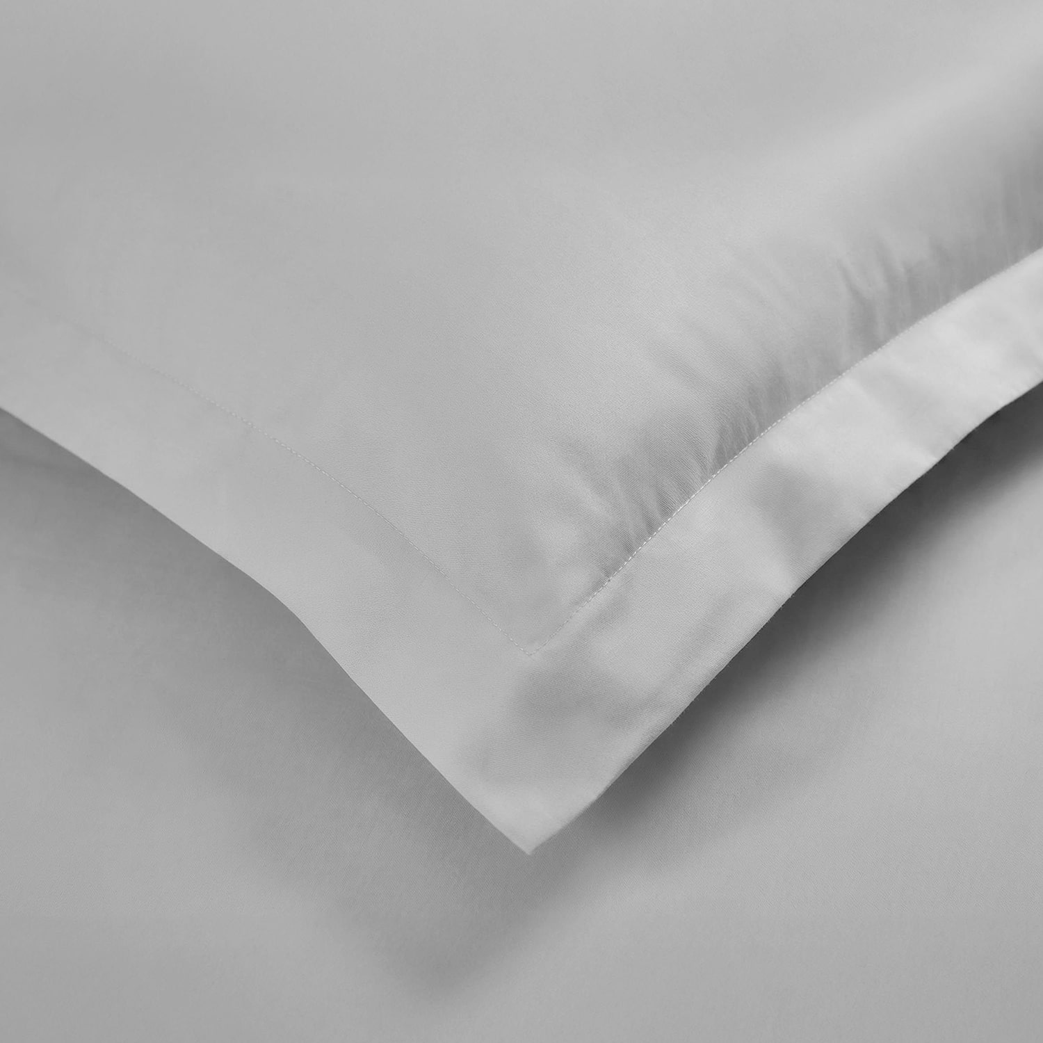 SUPERIOR® Egyptian Cotton 700tc Premium Sateen Reversible Duvet Cover