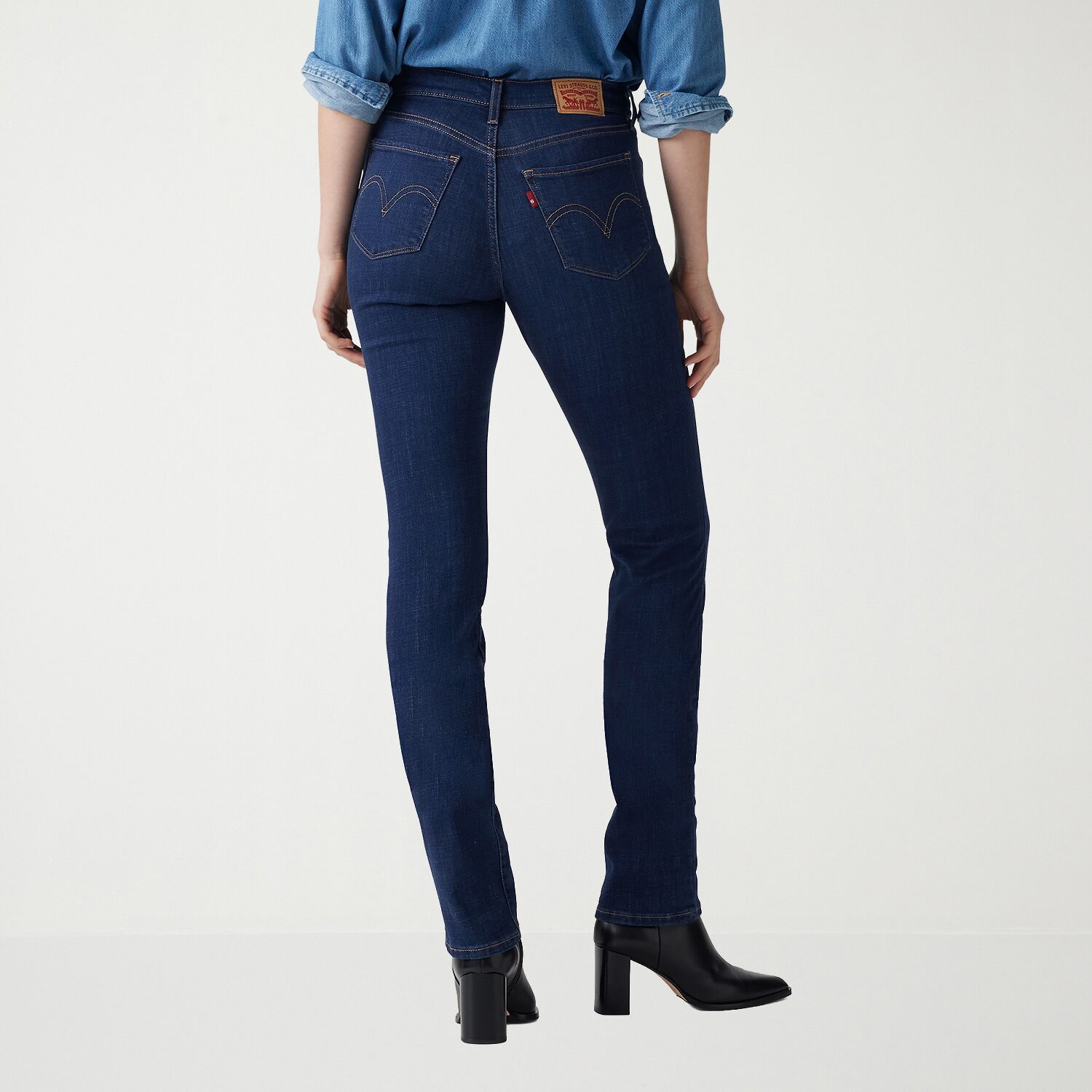 Levi's® Womens Mid Rise Classic Straight Jean