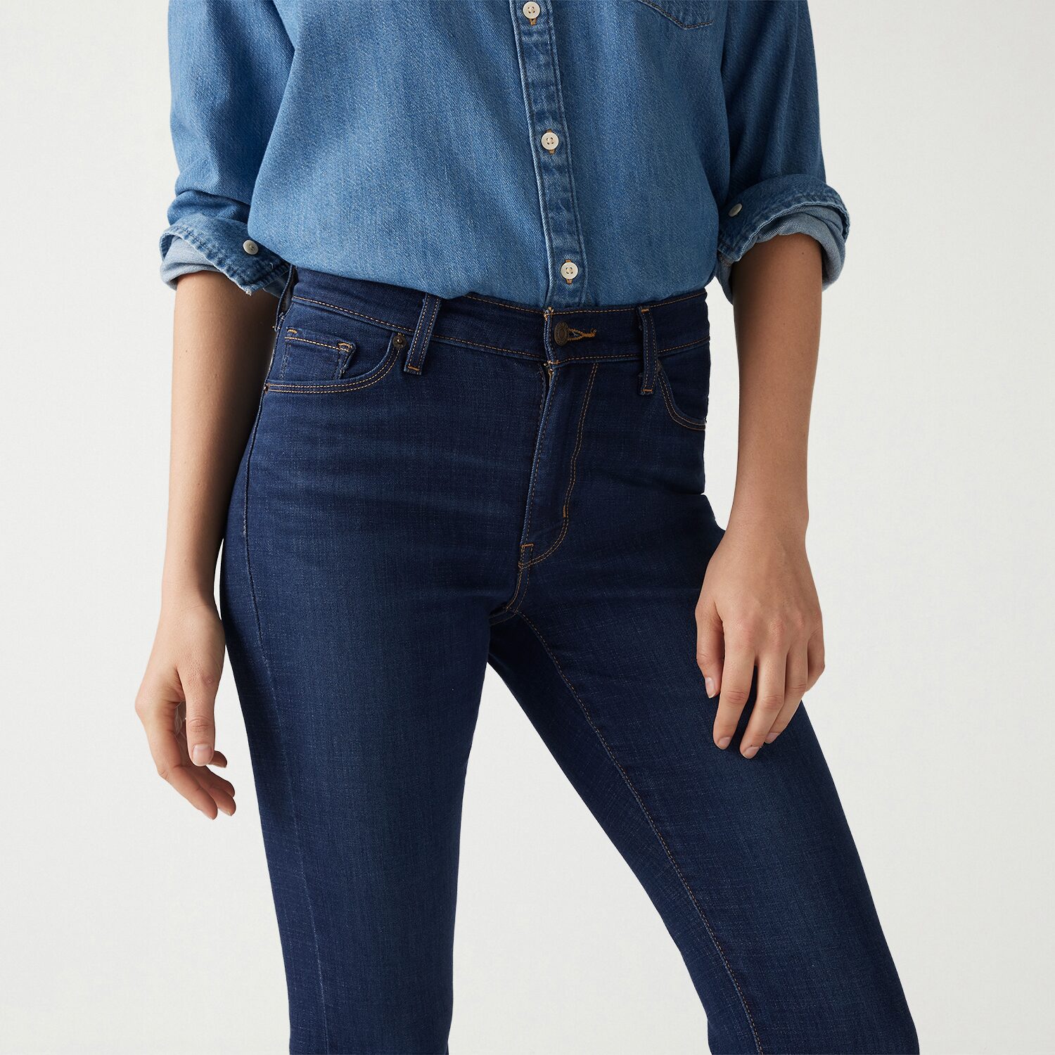 Levi's® Womens Mid Rise Classic Straight Jean