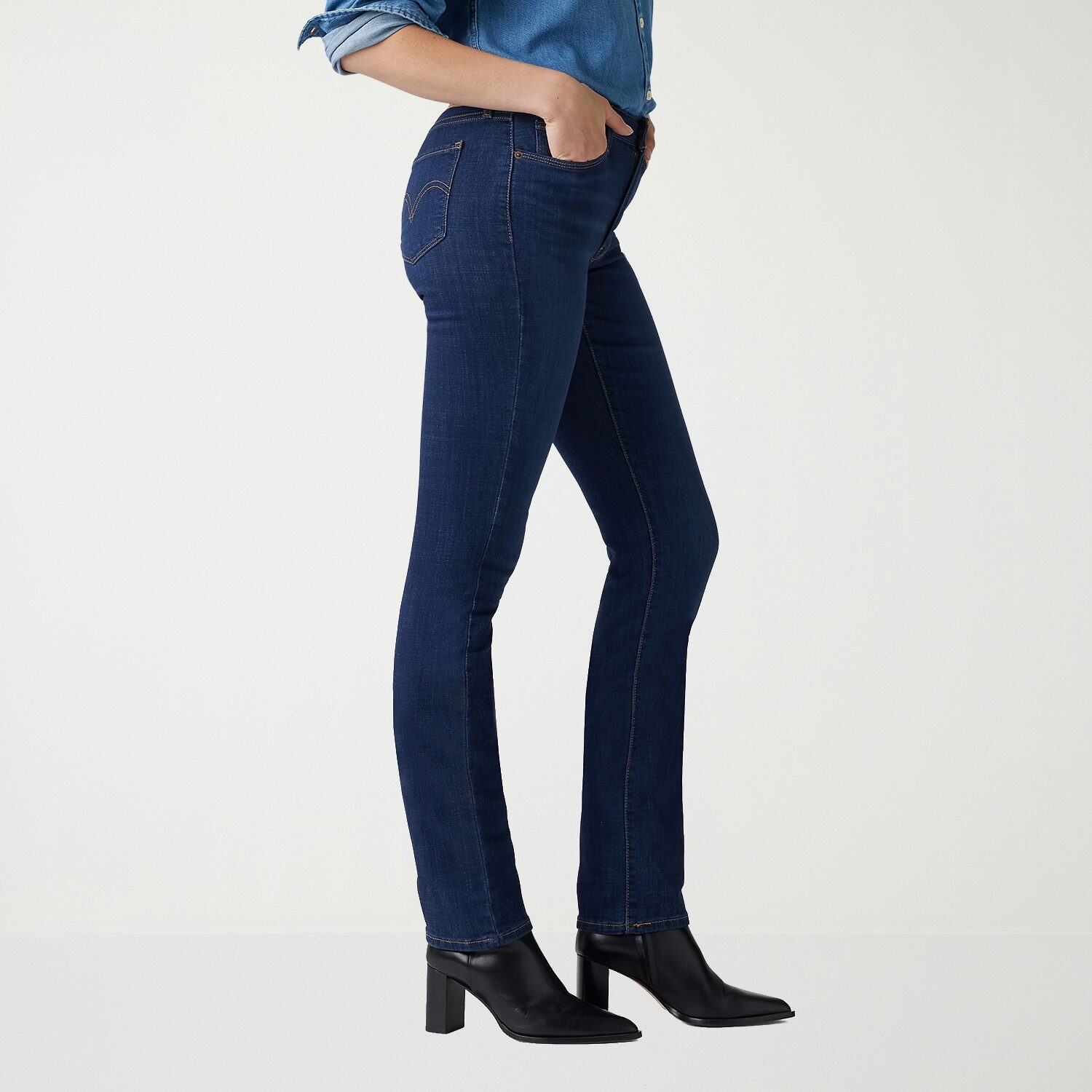 Levi's® Womens Mid Rise Classic Straight Jean