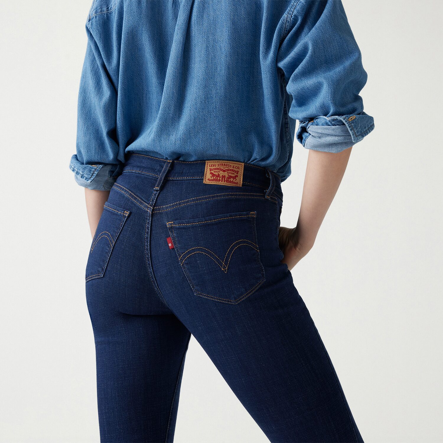 Levi's® Womens Mid Rise Classic Straight Jean