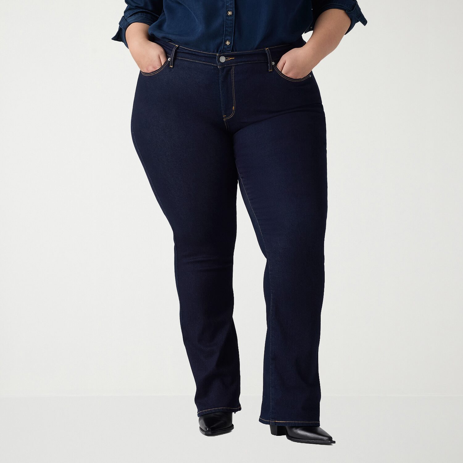 Levi's® Womens Plus Mid Rise Classic Bootcut Jean