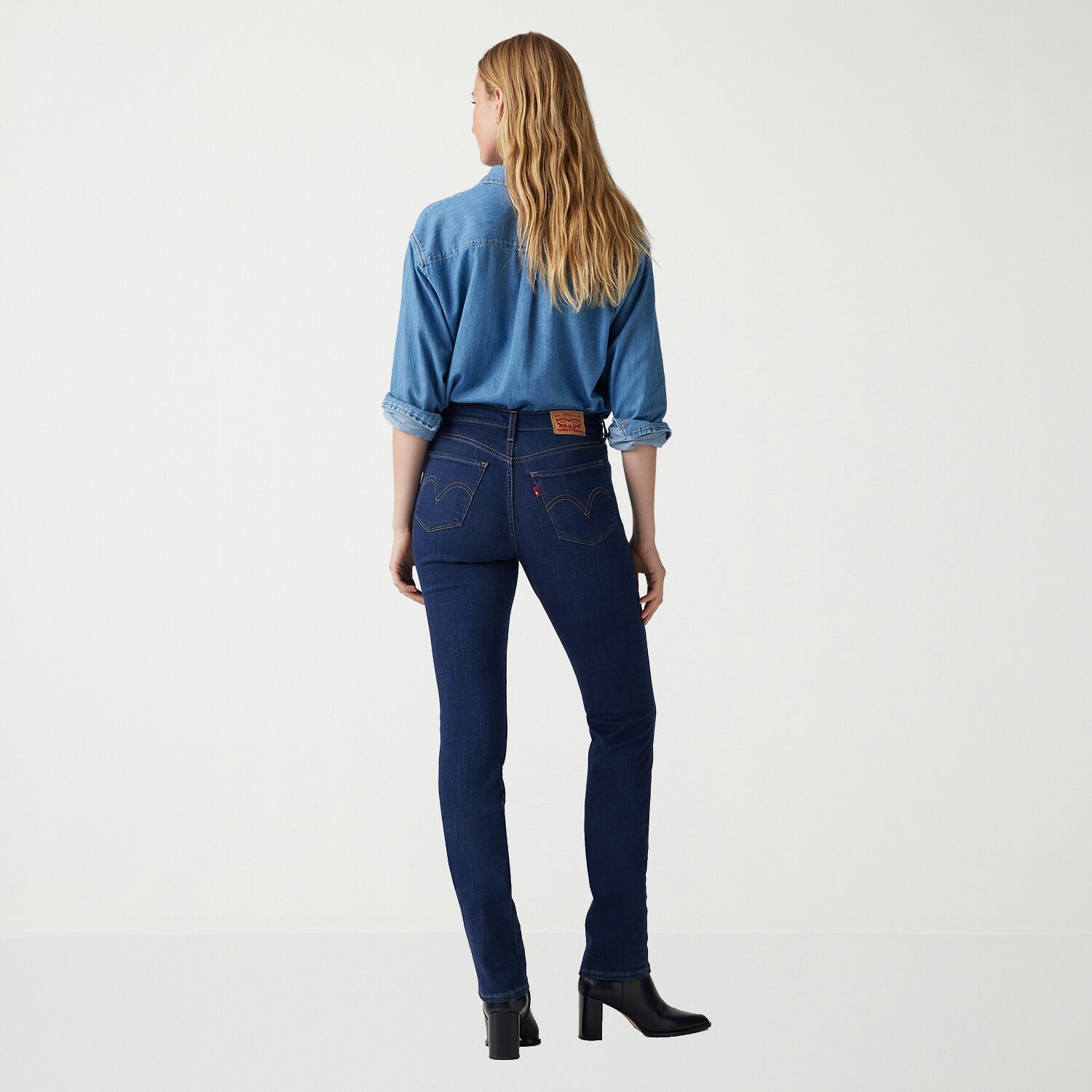 Levi's® Womens Mid Rise Classic Straight Jean