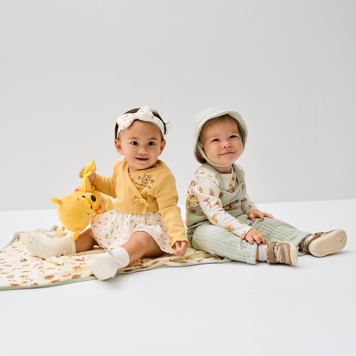 Baby Girls 3-pc. Crew Neck Short Sleeve Winnie The Pooh Bodysuit Set