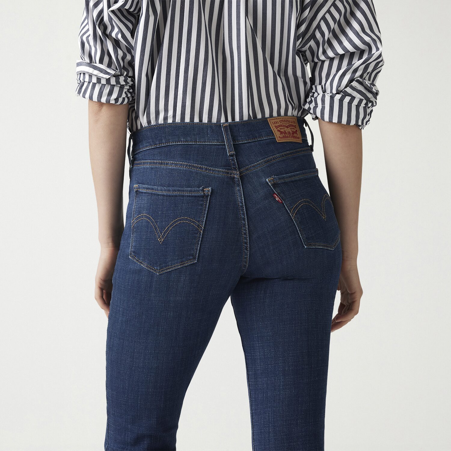 Levi's® Womens Mid Rise Classic Straight Jean