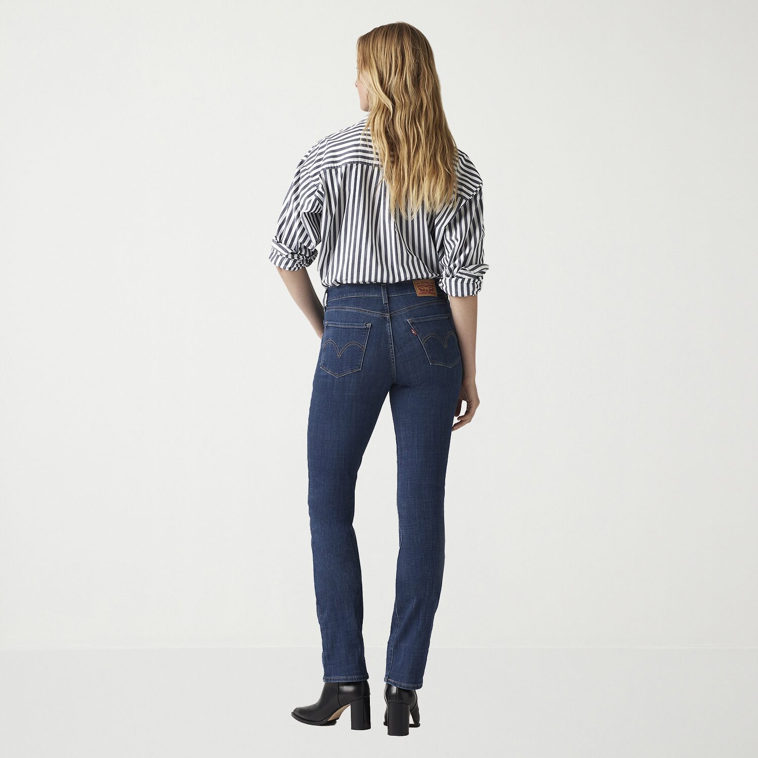 Levi's® Womens Mid Rise Classic Straight Jean