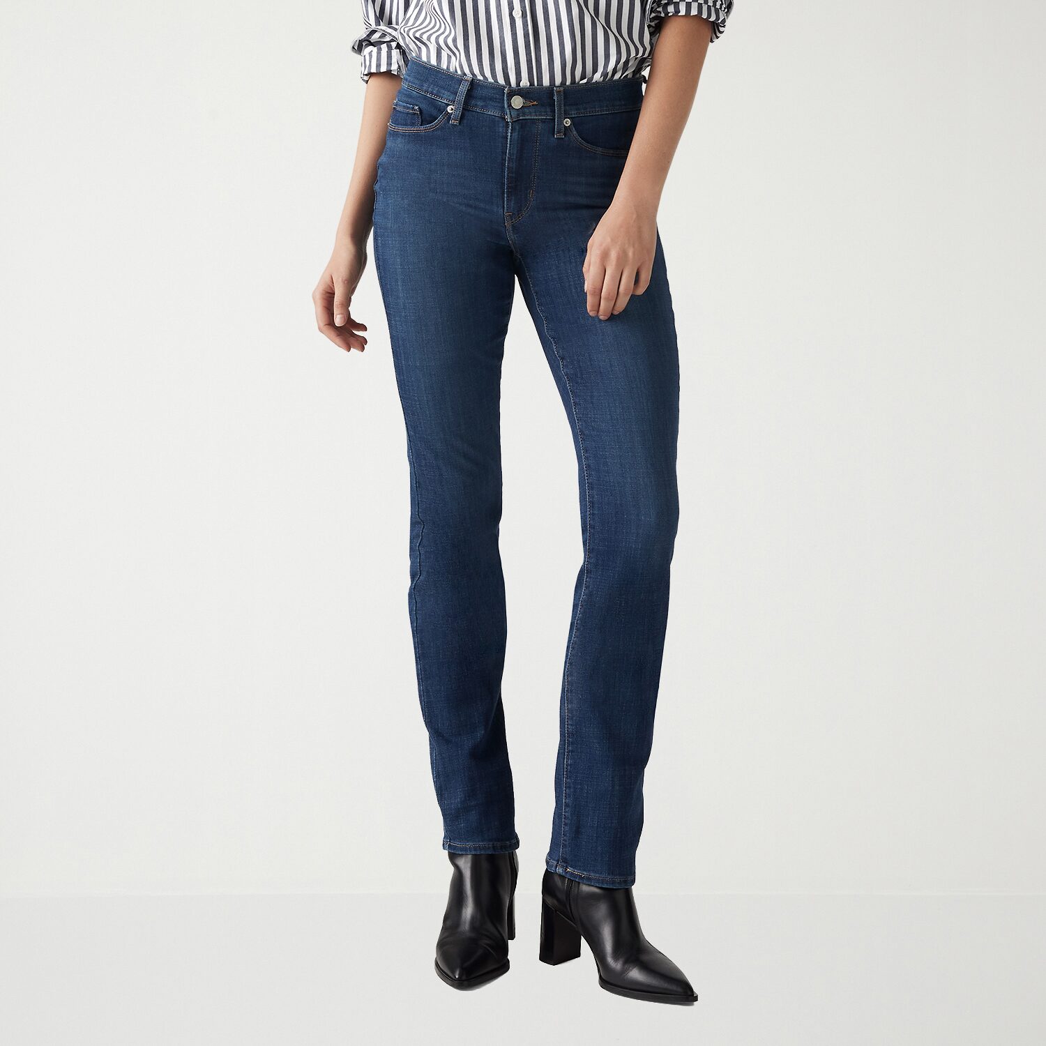 Levi's® Womens Mid Rise Classic Straight Jean