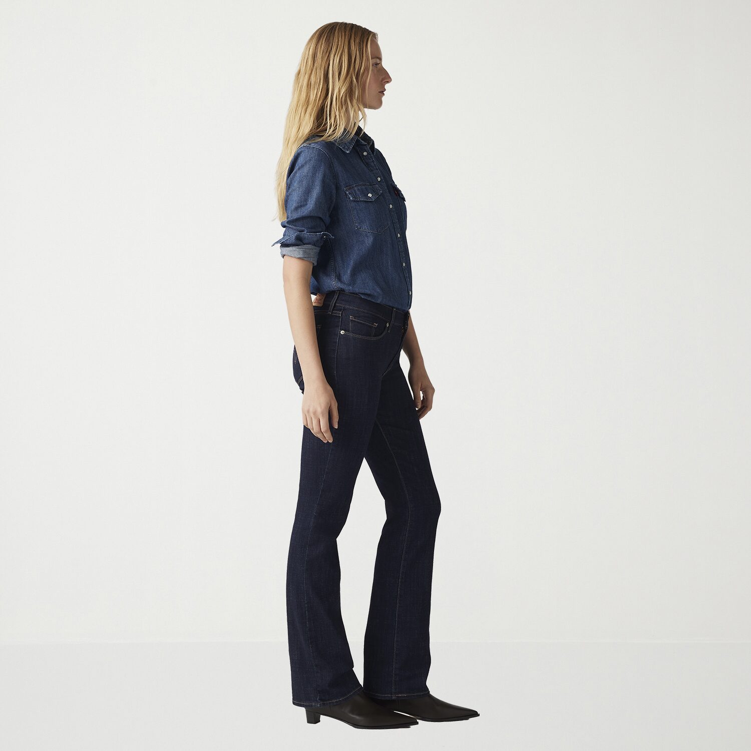 Levi's® Womens Mid Rise Stretch Fabric Relaxed Fit Bootcut Jean