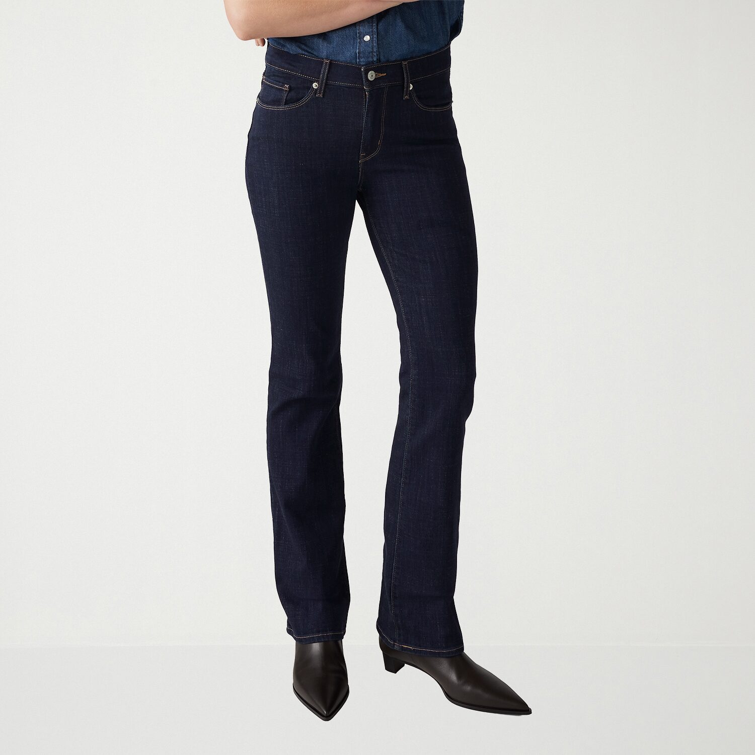 Levi's® Womens Mid Rise Stretch Fabric Relaxed Fit Bootcut Jean