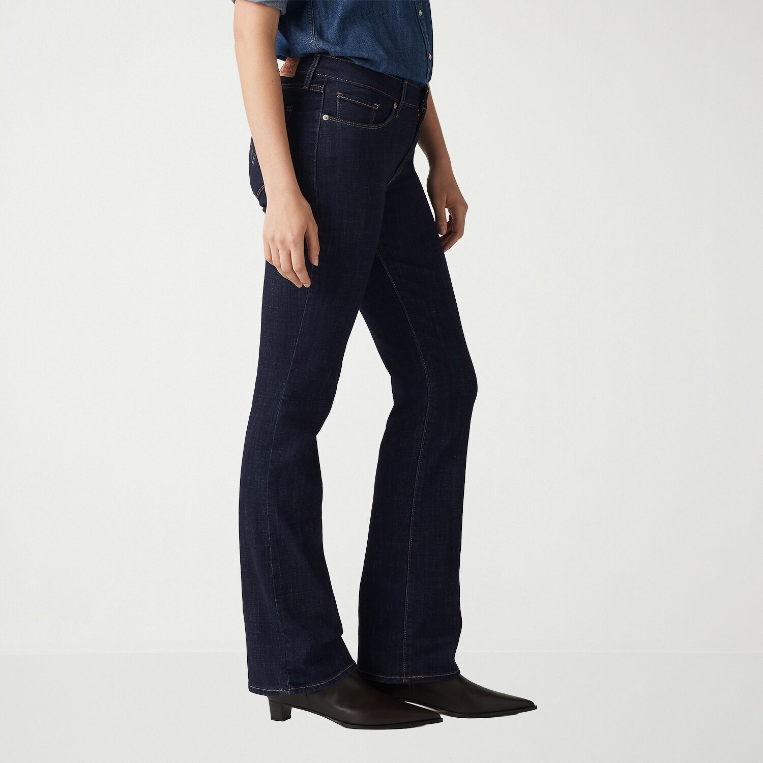 Levi's® Womens Mid Rise Stretch Fabric Relaxed Fit Bootcut Jean