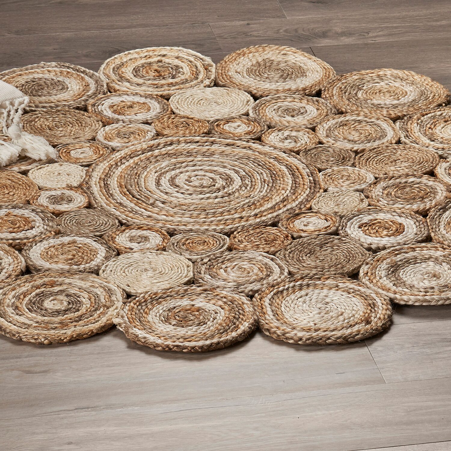 Brynn Astra Dots Braided Stain Resistant Indoor Round Area Rug