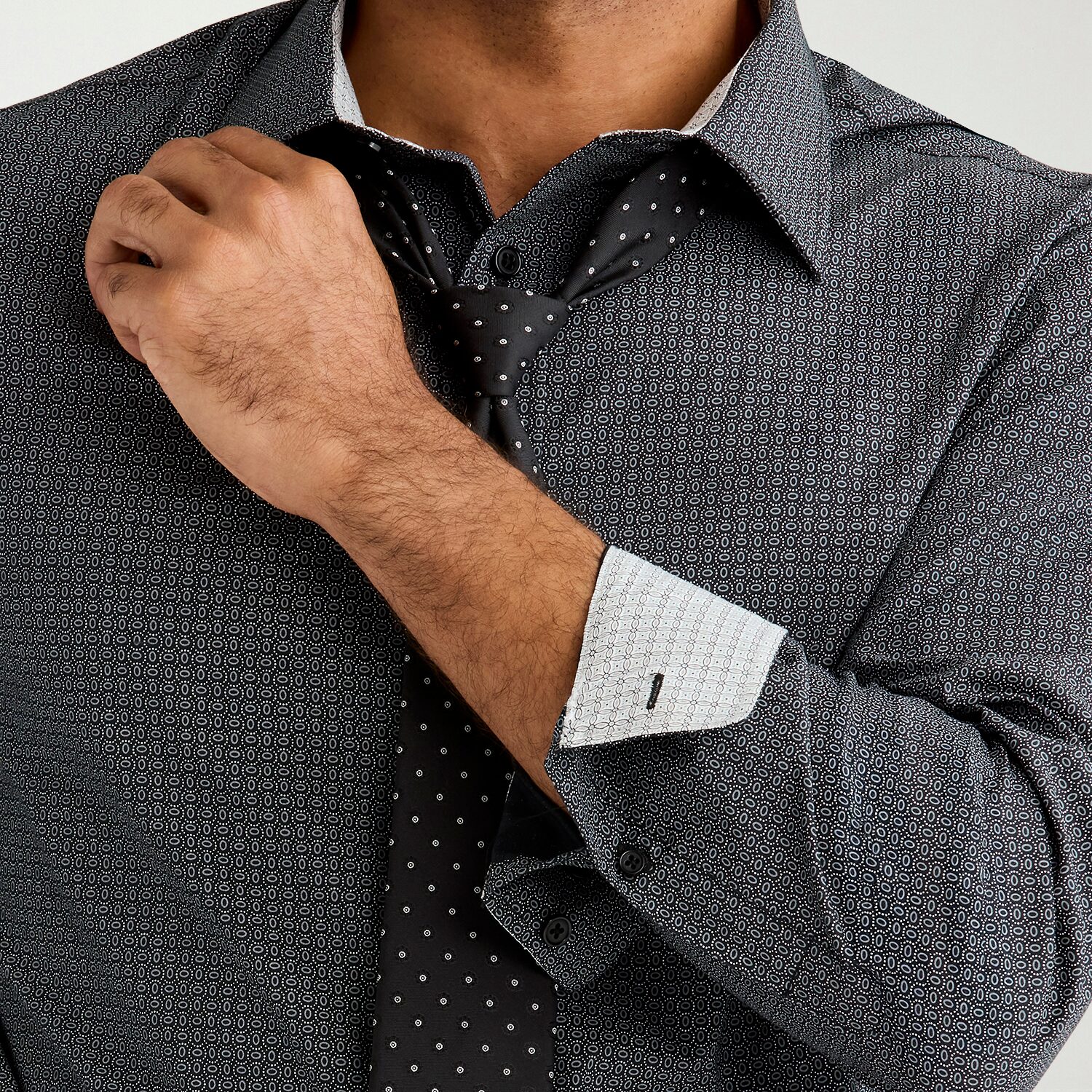 Nick Graham Mens Spread Collar Long Sleeve Stretch Fabric Shirt + Tie Set