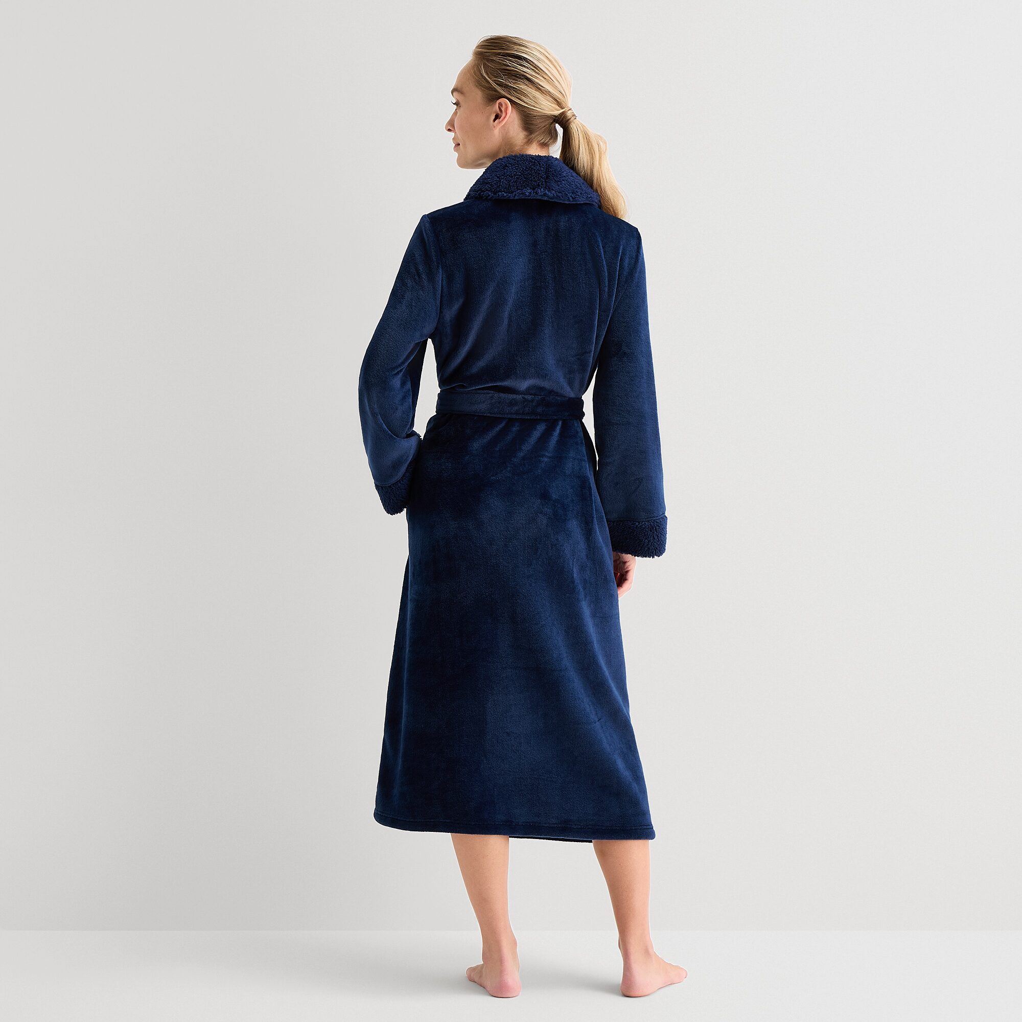 Liz Claiborne Womens Fleece Long Sleeve Mid Length Robe