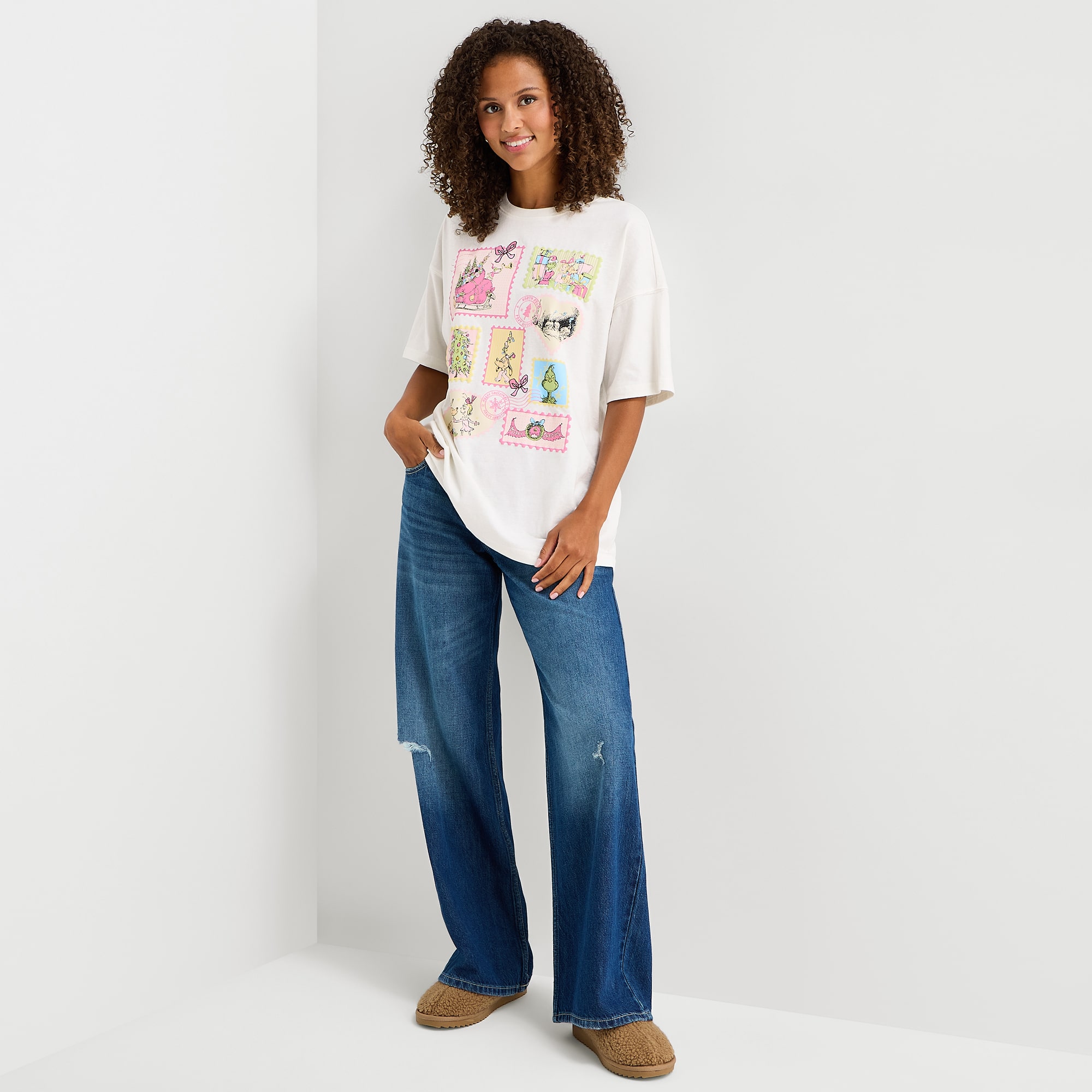 Womens Juniors Crew Neck Elbow Sleeve Regular Fit Grinch Graphic T-Shirt