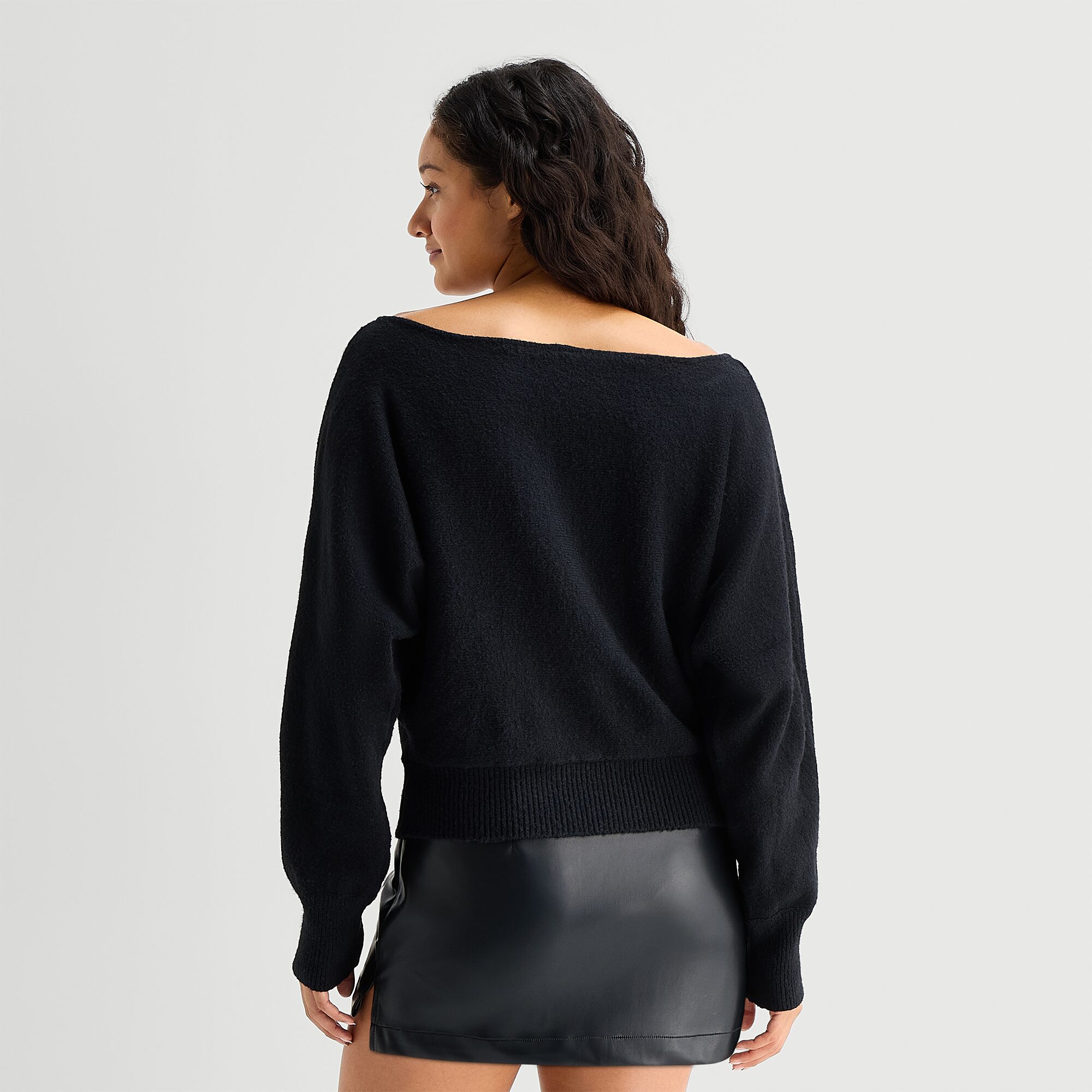 Arizona Juniors Womens Crew Neck Long Sleeve Pullover Sweater