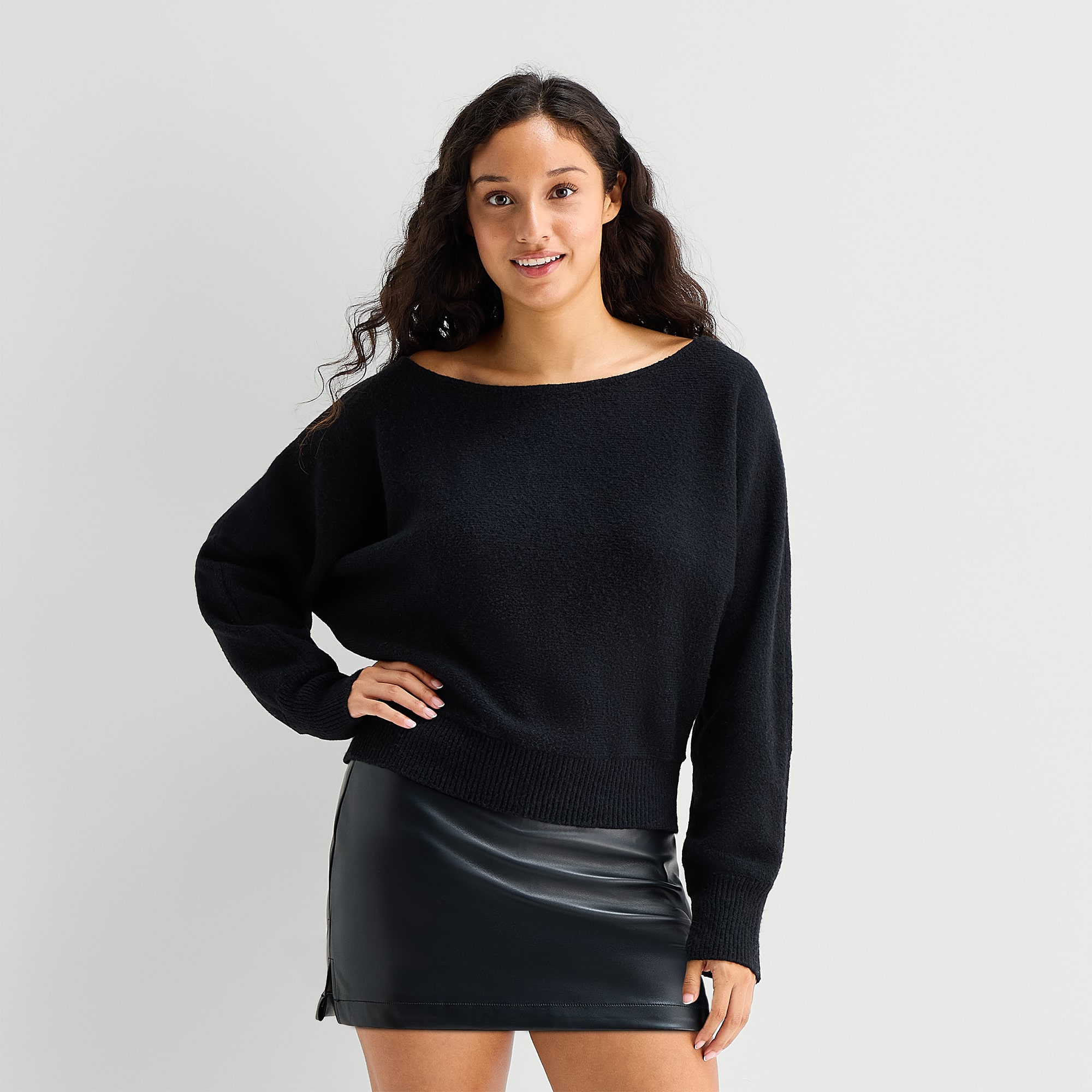 Arizona Juniors Womens Crew Neck Long Sleeve Pullover Sweater