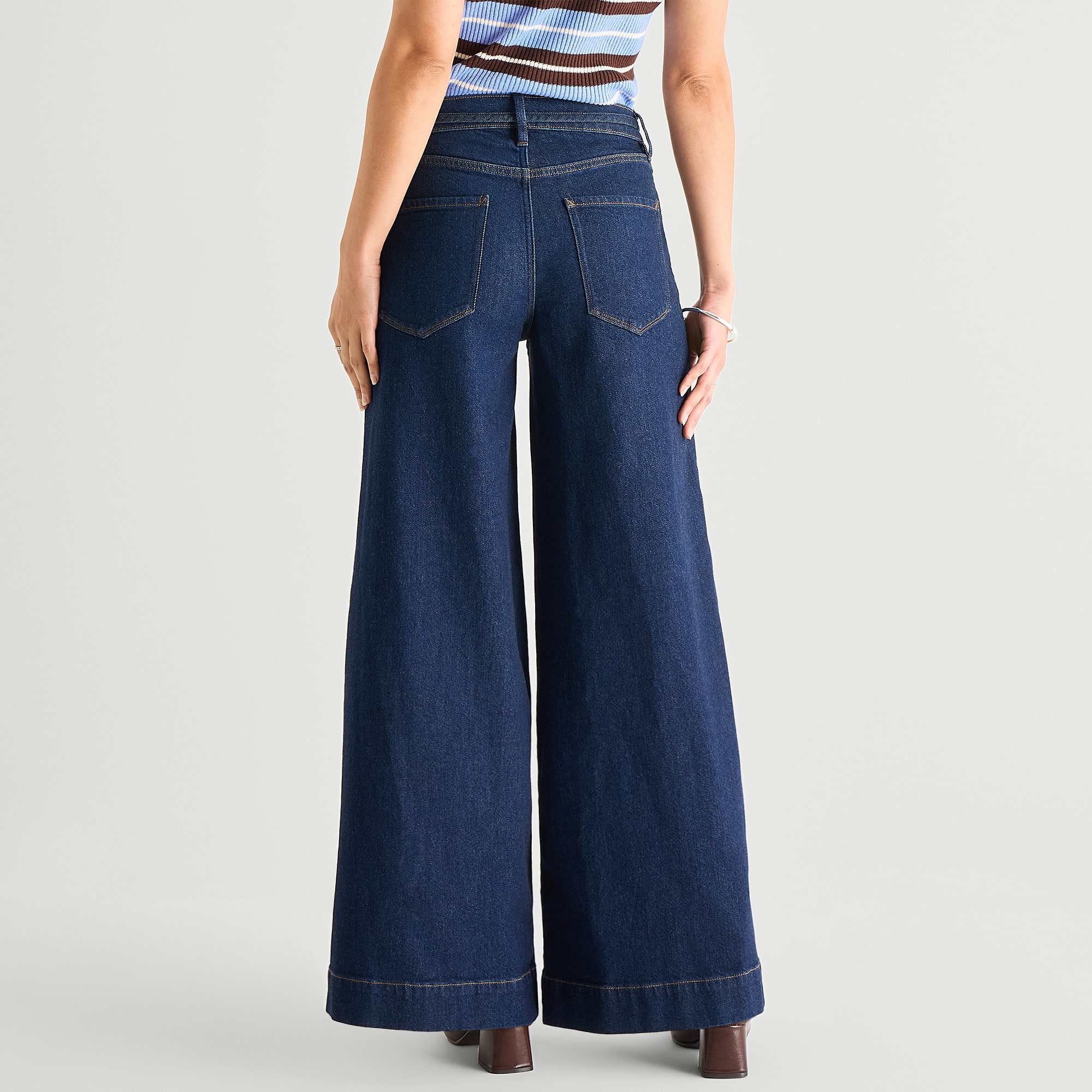A.N.A Womens Mid Rise Wide Leg Jean