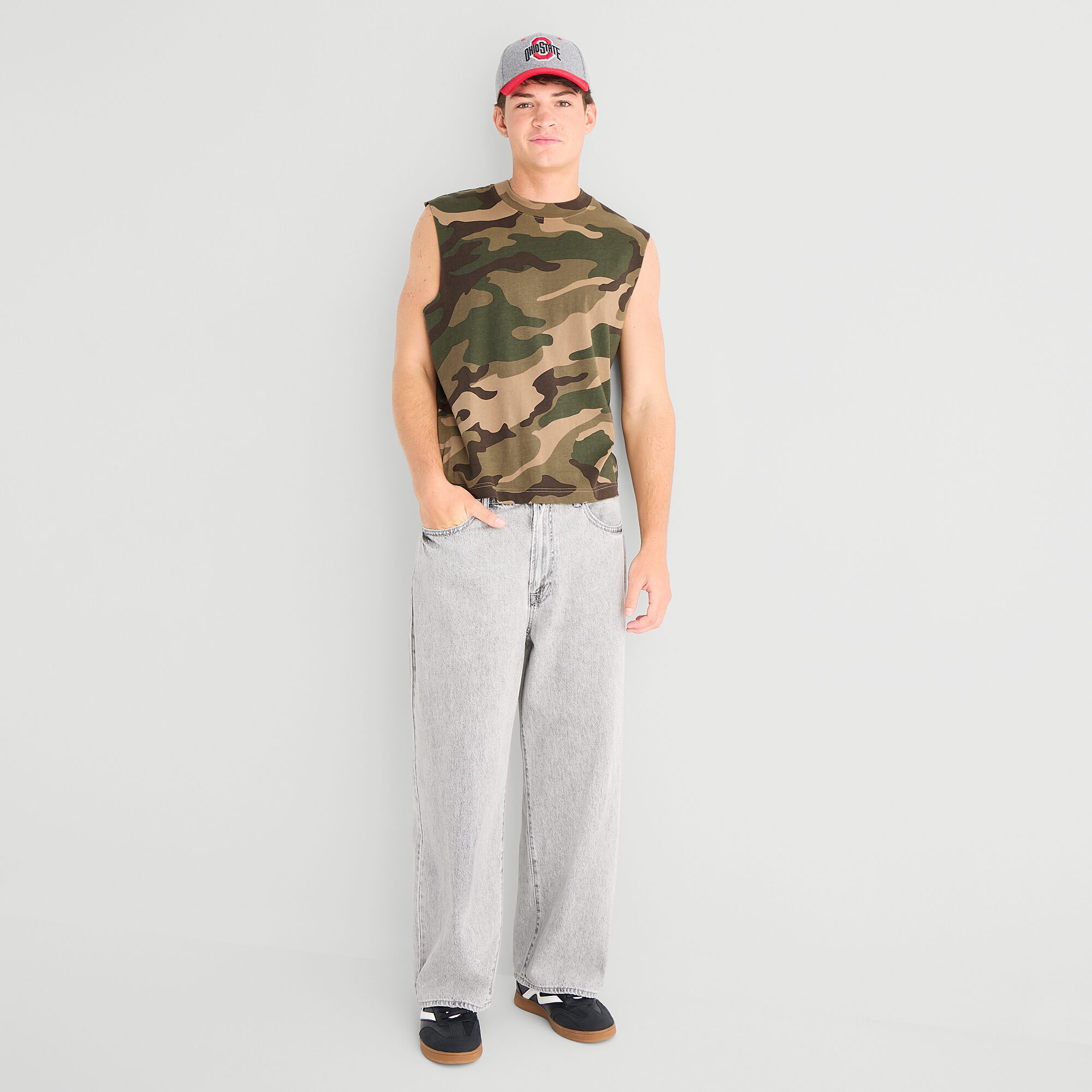 Arizona Mens Crew Neck Sleeveless Muscle T-Shirt