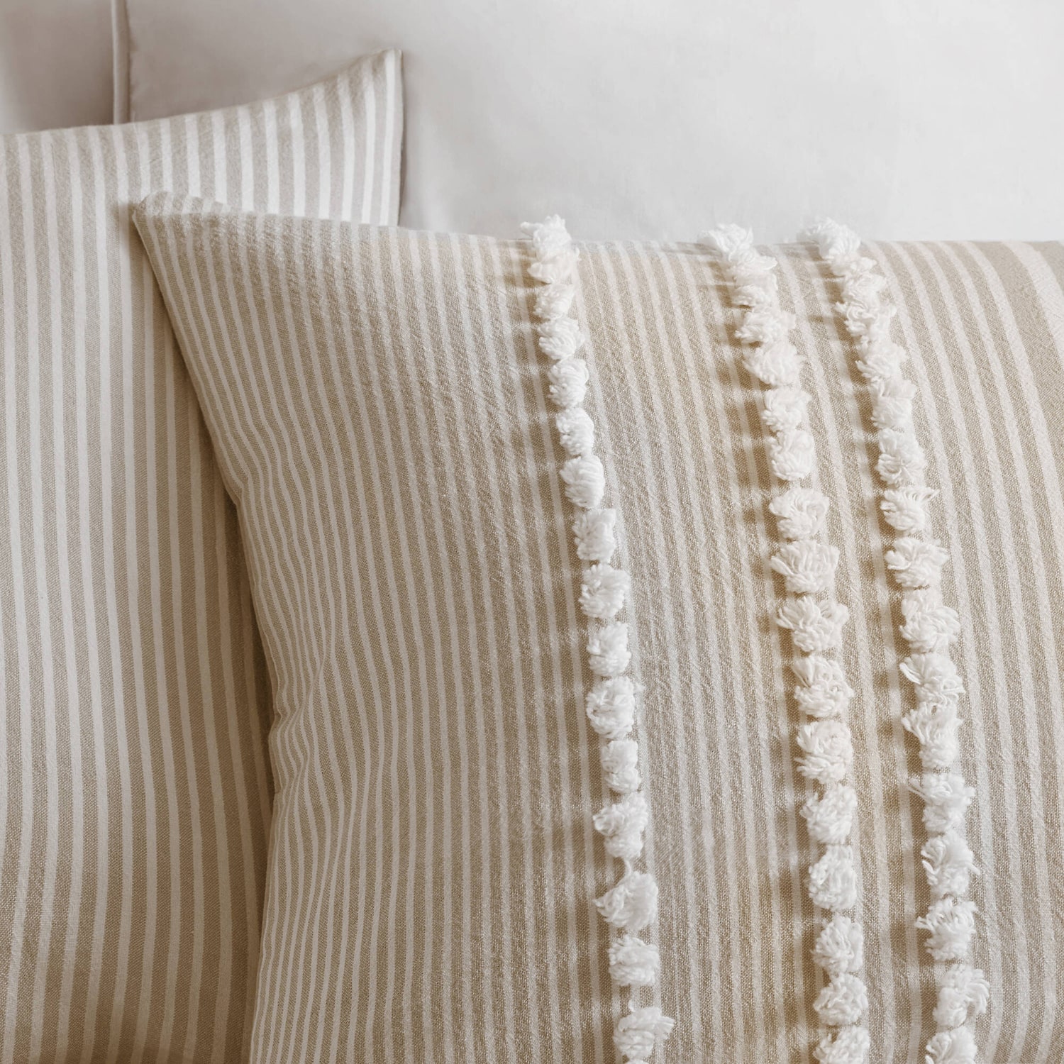 Harbor House Anslee 3-pc. Midweight Embroidered Comforter Set