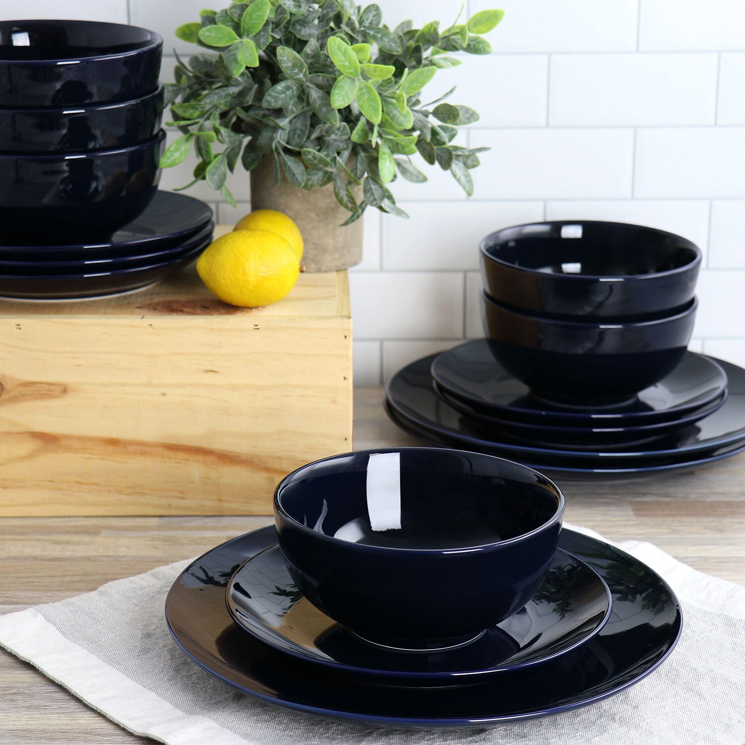 Elama Luna 18-pc. Porcelain Dinnerware Set