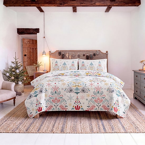 Avanti Folk Tree Reversible Quilt Set