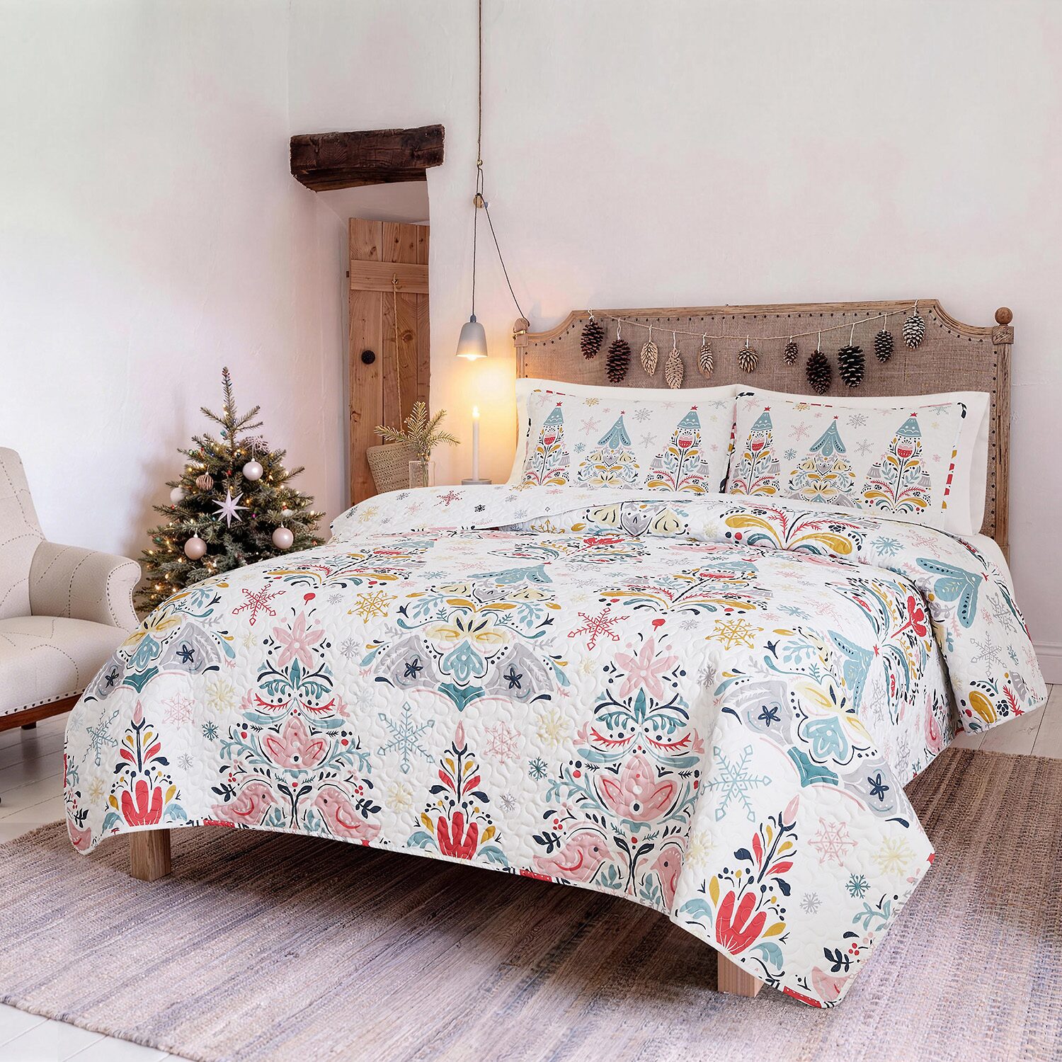 Avanti Folk Tree Reversible Quilt Set