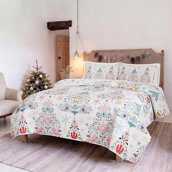 Avanti Folk Tree Reversible Quilt Set
