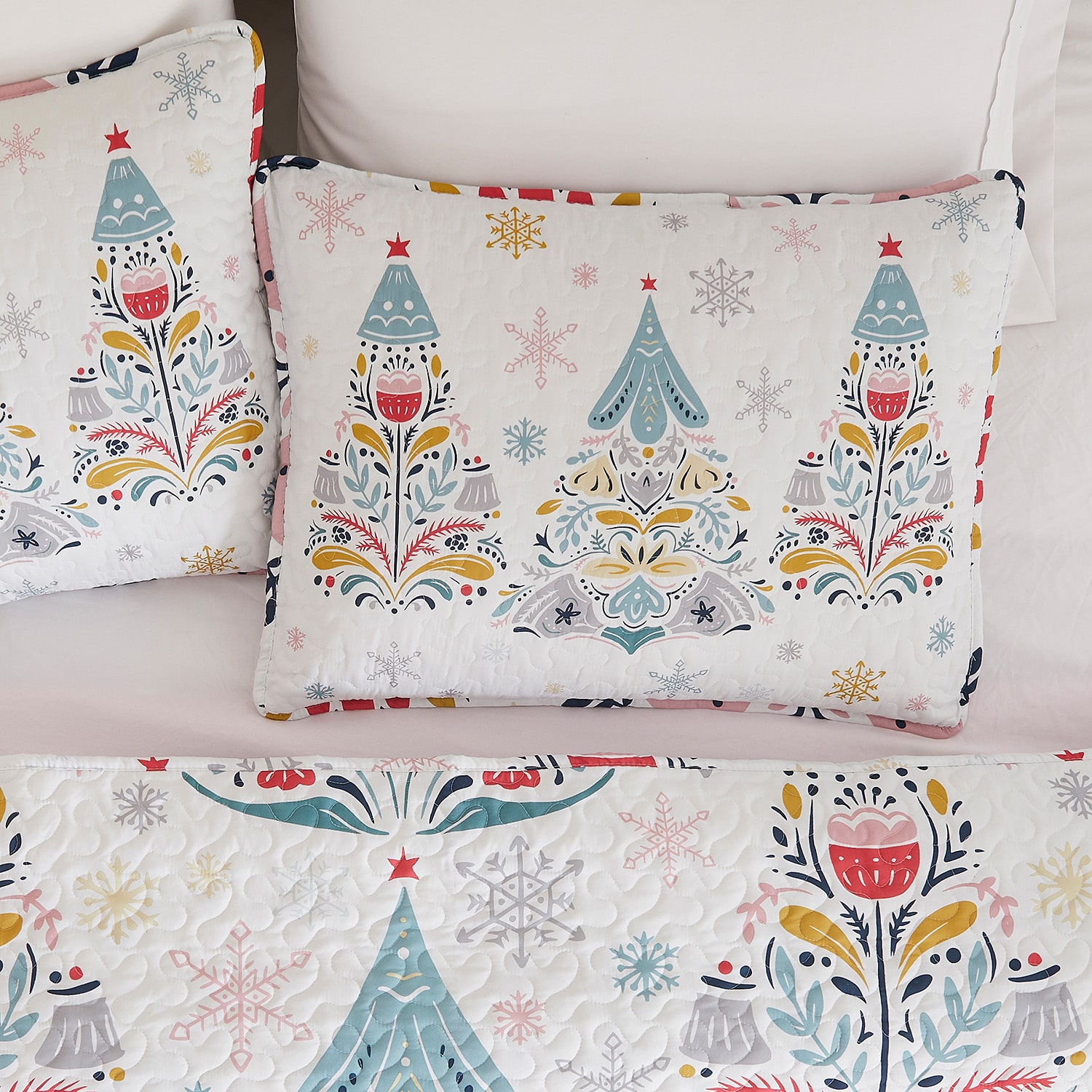 Avanti Folk Tree Reversible Quilt Set