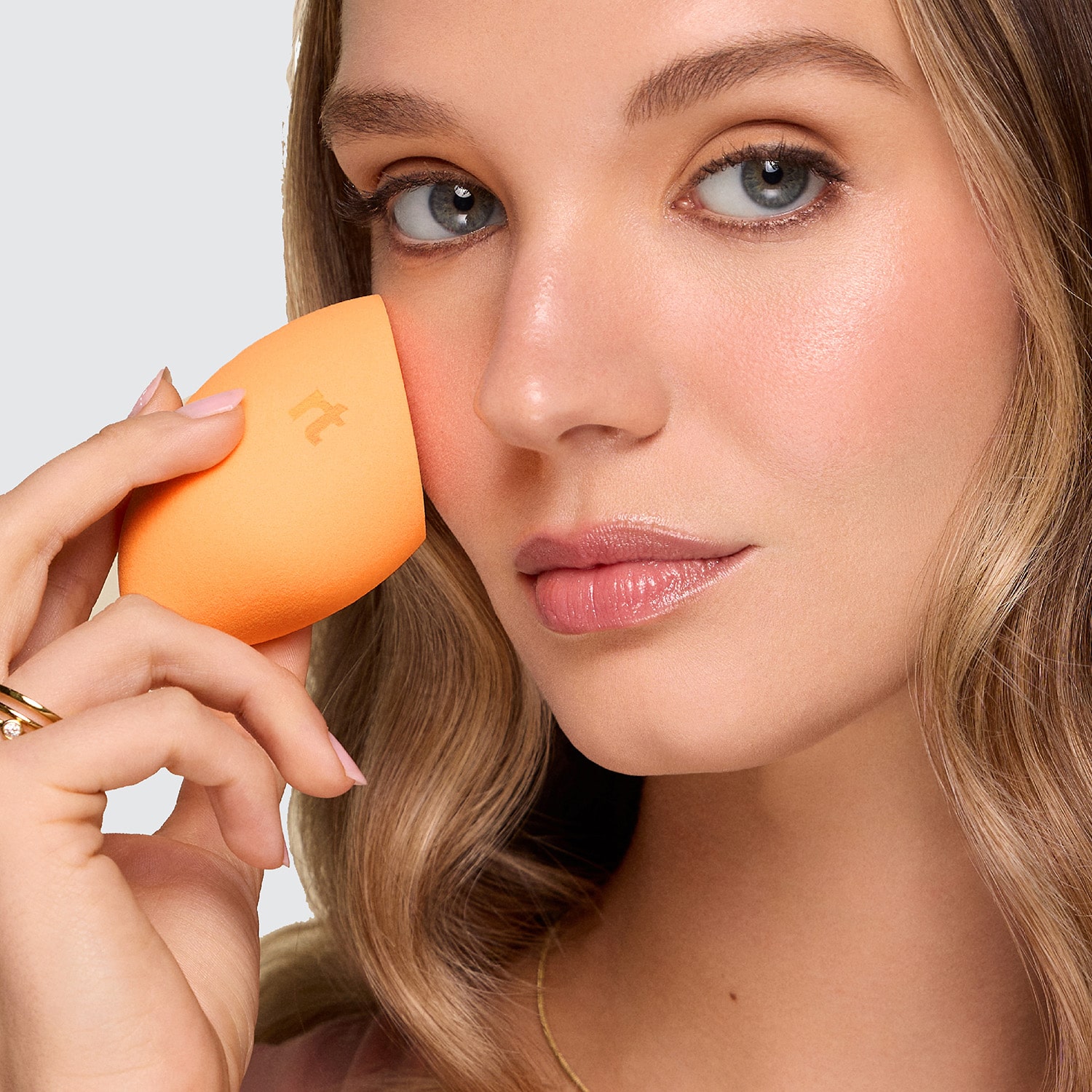 Real Techniques Slay Brush Sponge