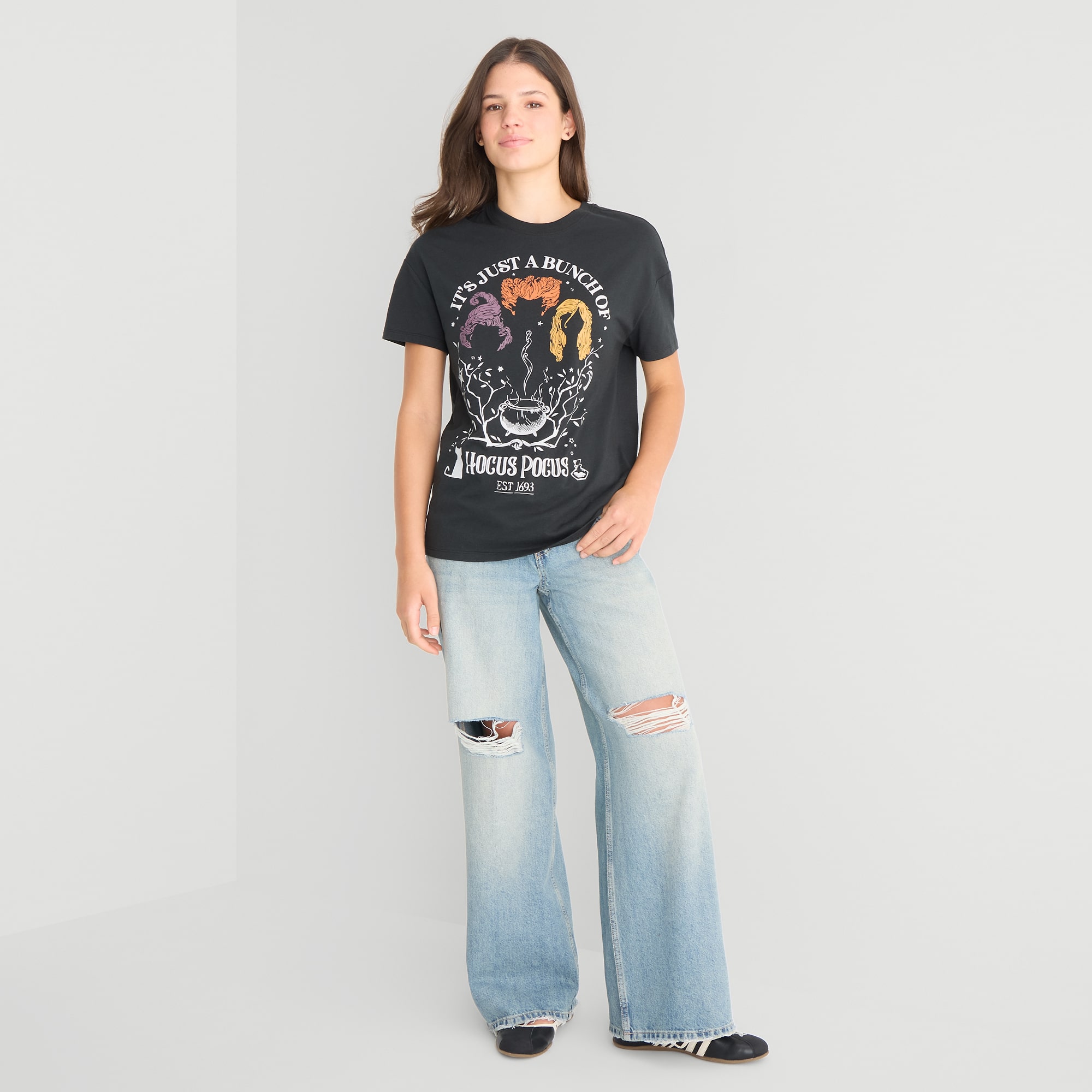 Womens Juniors Crew Neck Short Sleeve Regular Fit Hocus Pocus Graphic T-Shirt