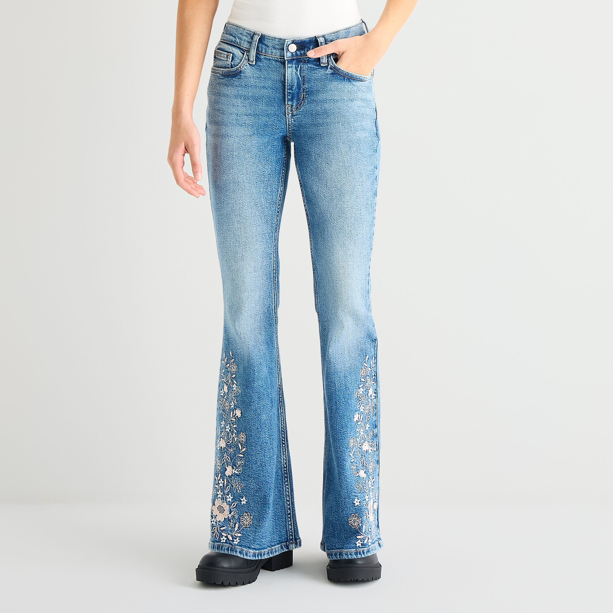 Arizona Womens Juniors Low Rise Flare Leg Jean