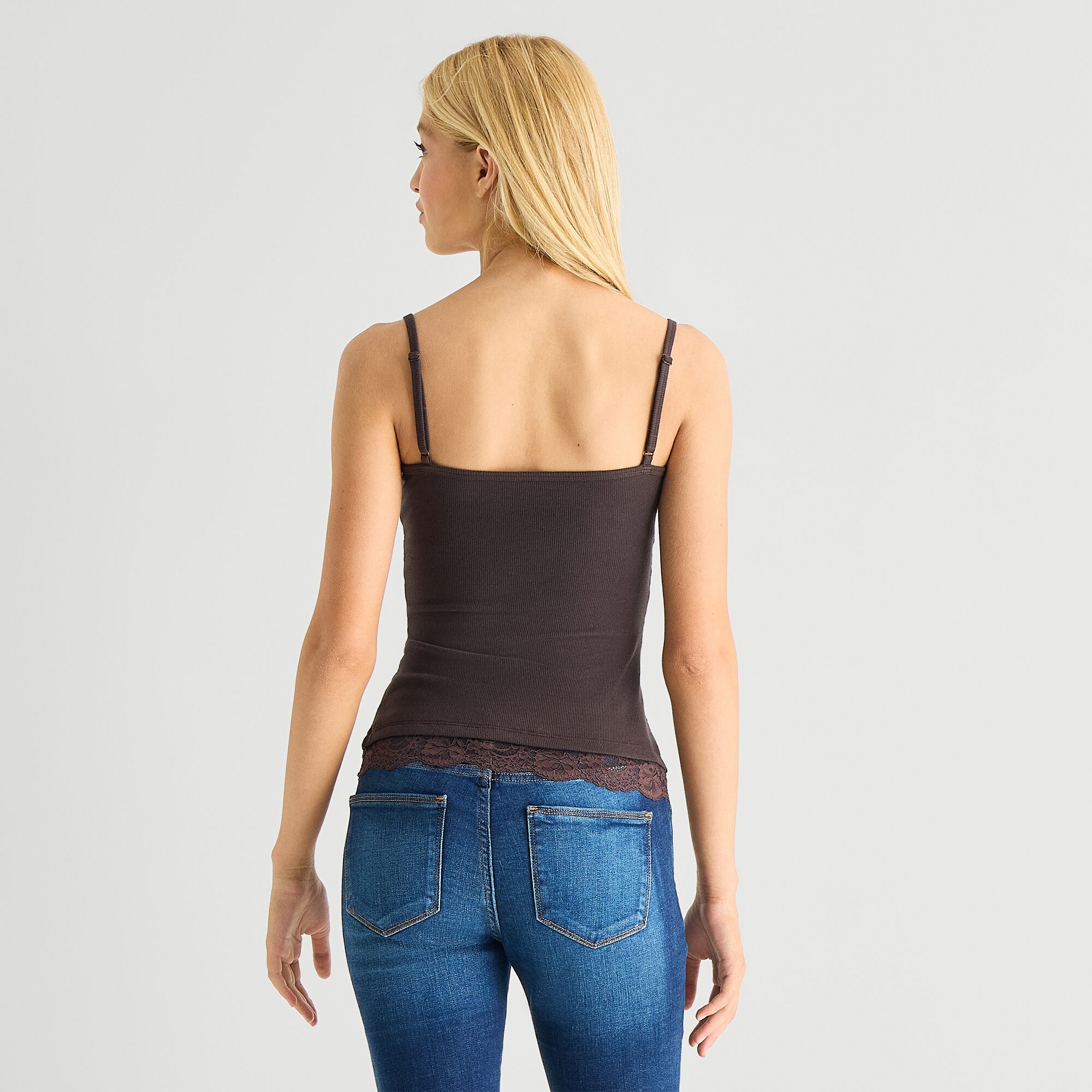 Arizona Womens Juniors Diamond Neck Sleeveless Camisole