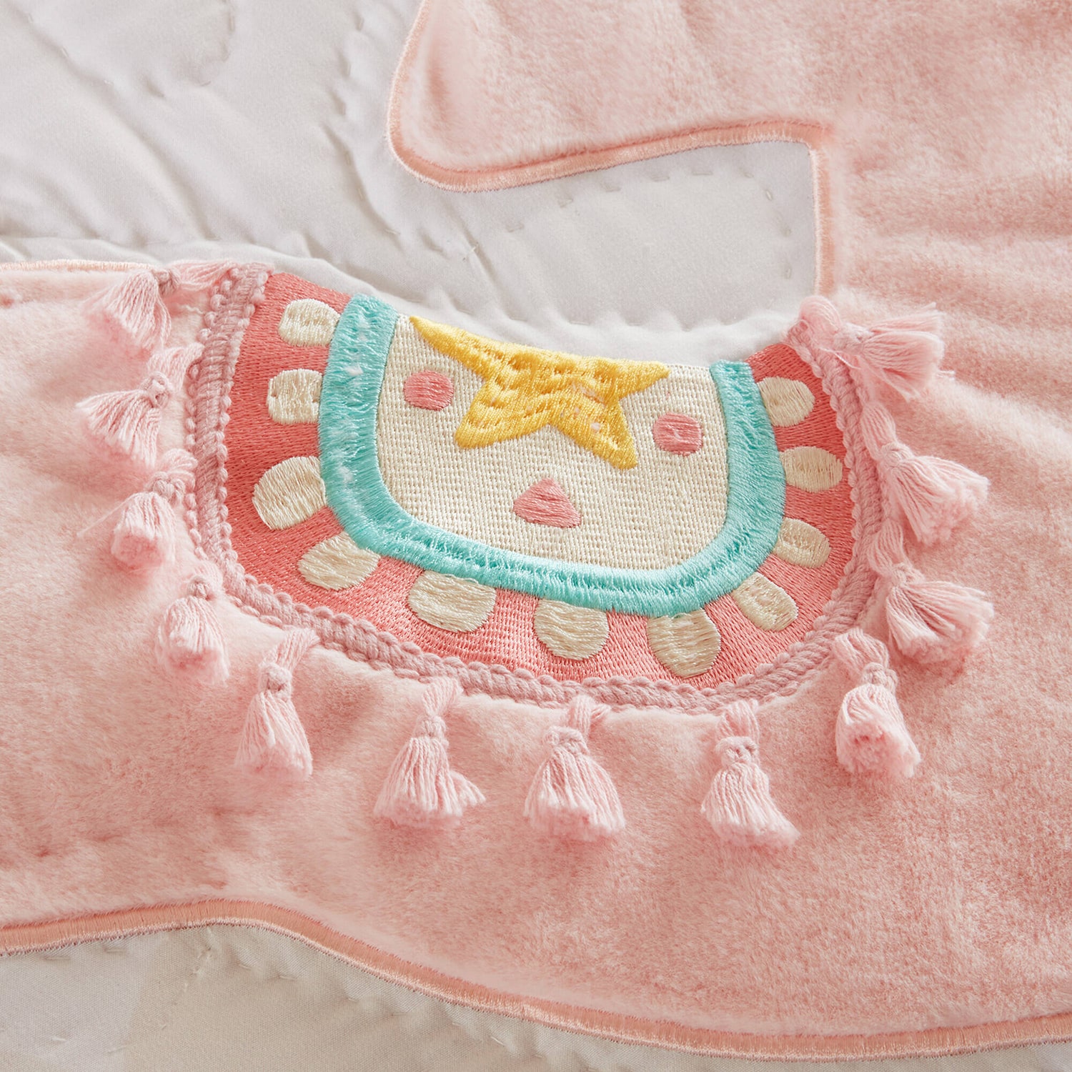 Intelligent Design Kayla Unicorn Applique Hand Quilting Quilt Set