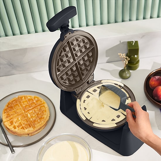 bella™ Golden Rotating Waffle Maker