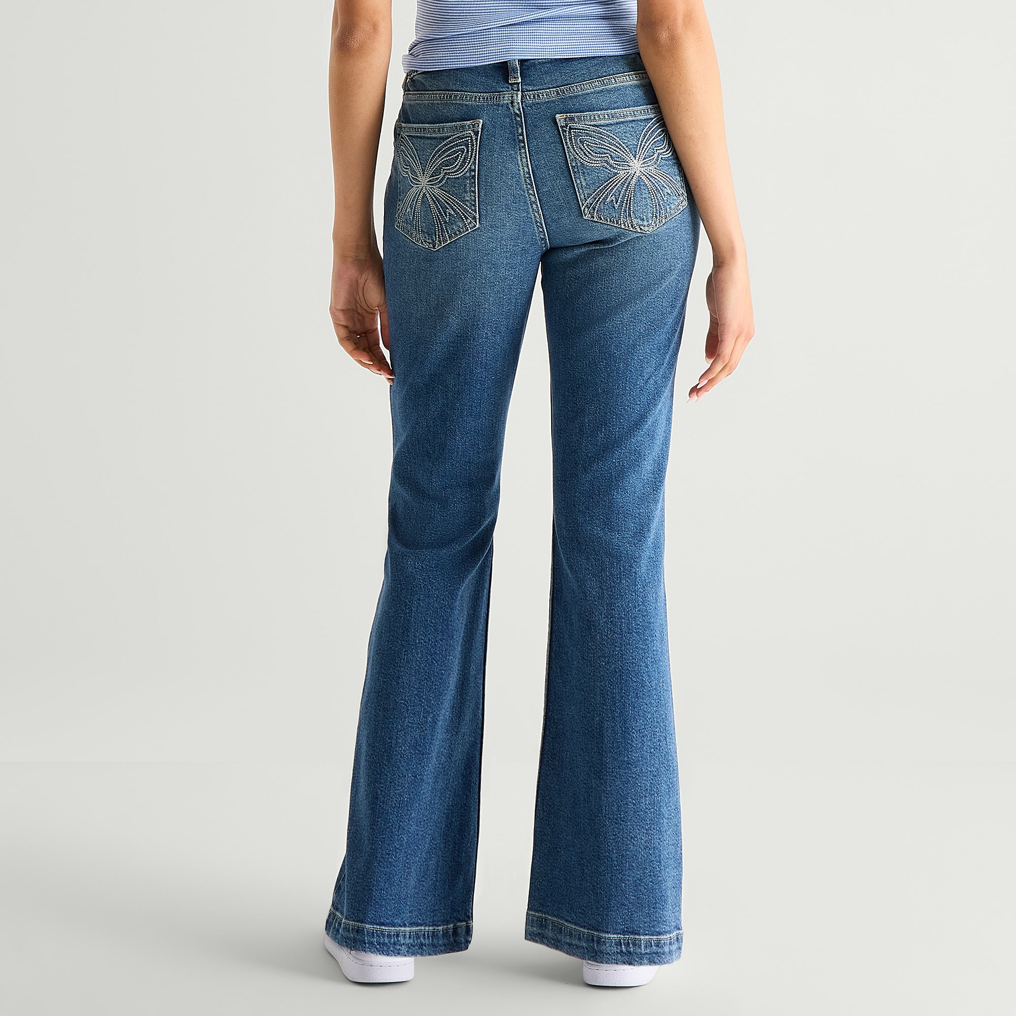 Arizona Curvy Womens Juniors Low Rise Bootcut Jean
