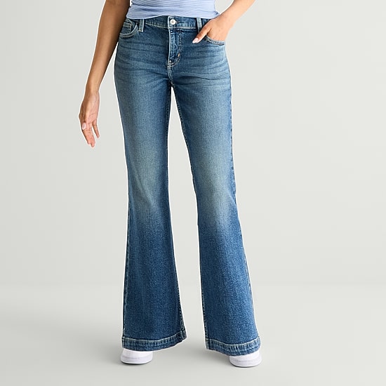 Arizona Curvy Womens Juniors Low Rise Bootcut Jean