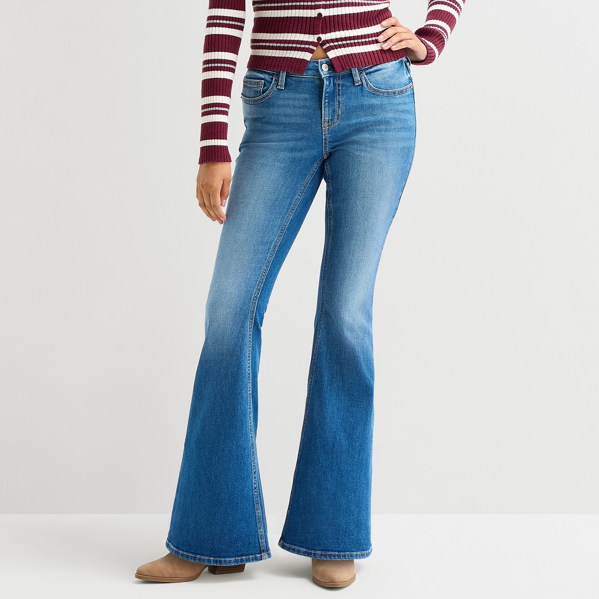 Arizona Womens Juniors Low Rise Flare Leg Jean
