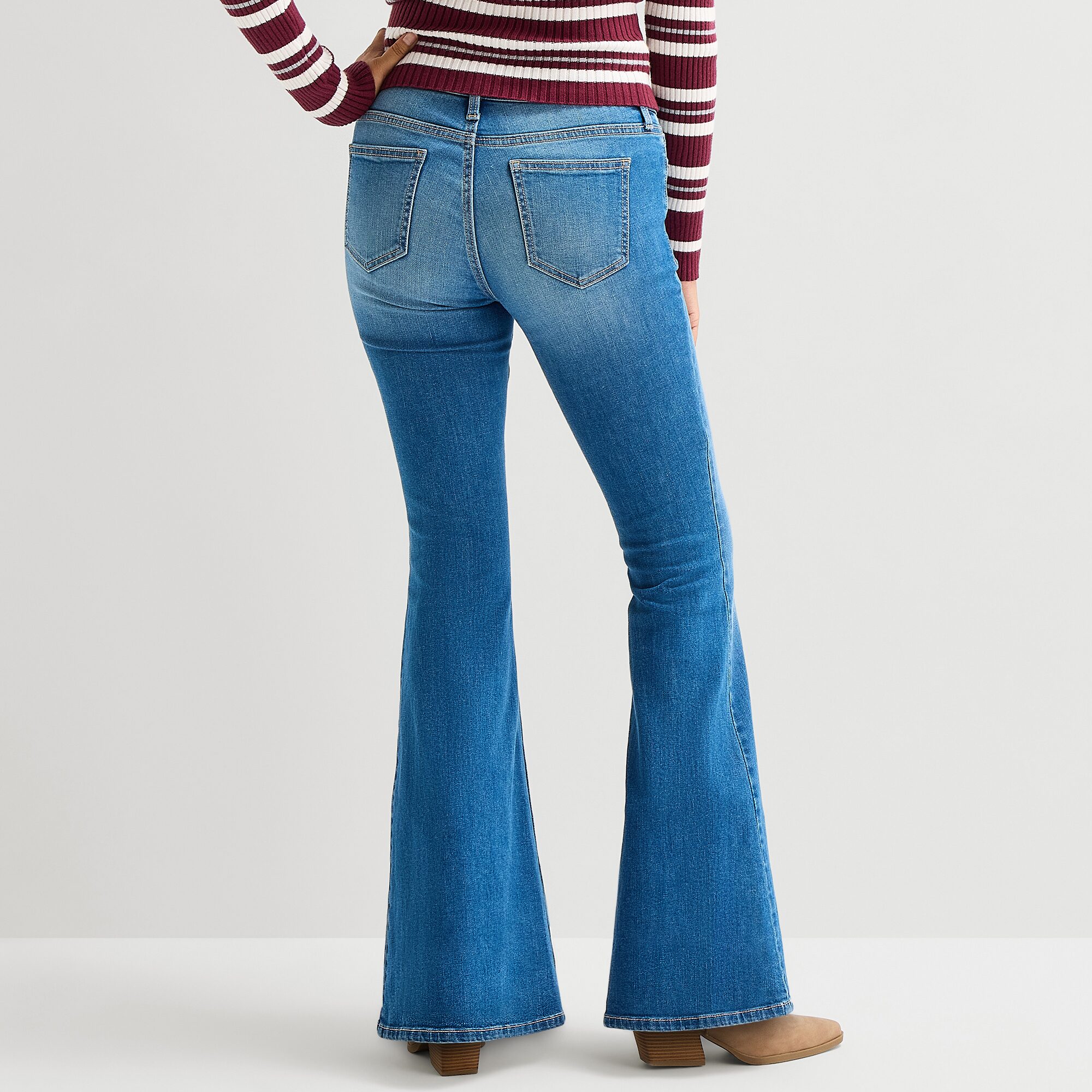 Arizona Womens Juniors Low Rise Flare Leg Jean