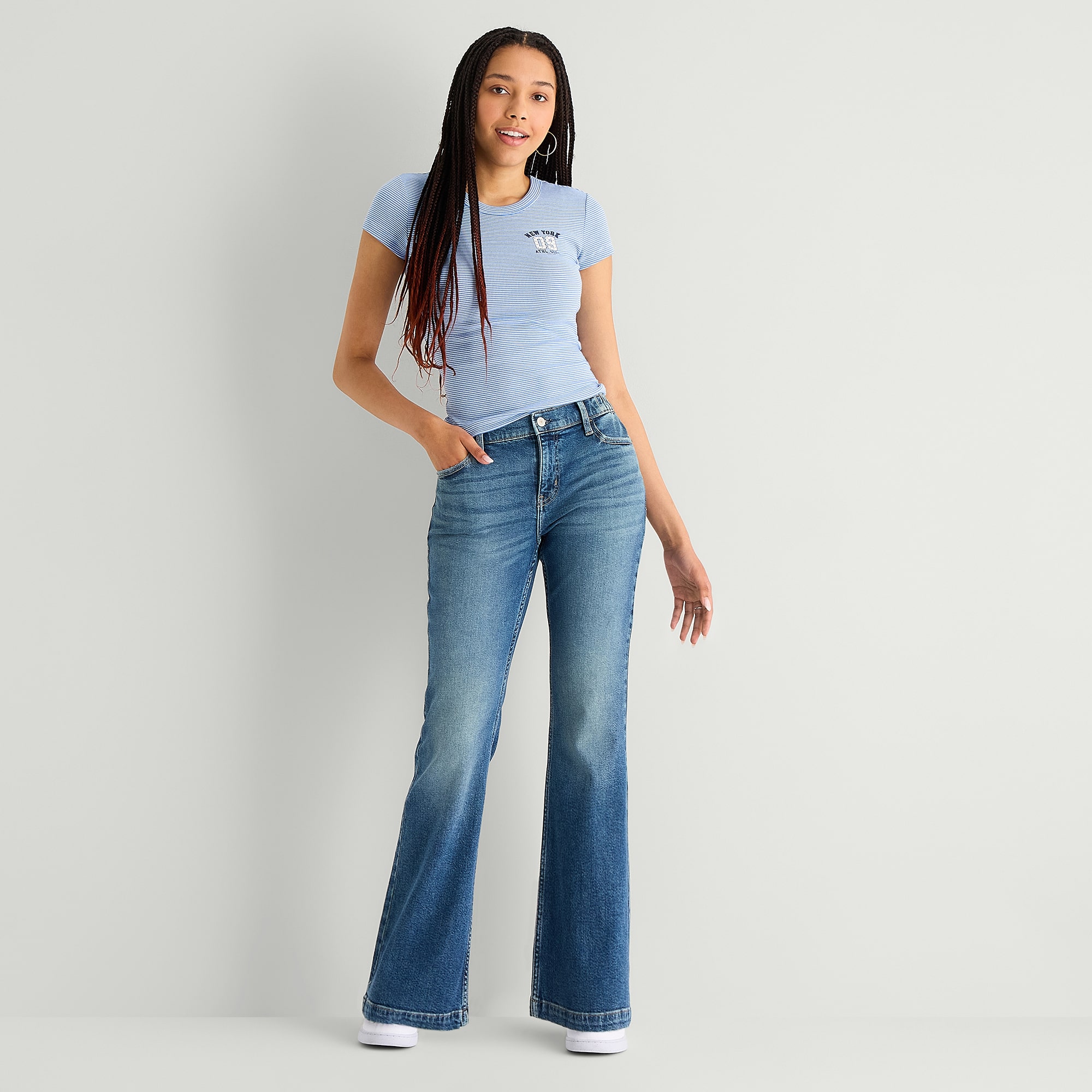Arizona Curvy Womens Juniors Low Rise Bootcut Jean