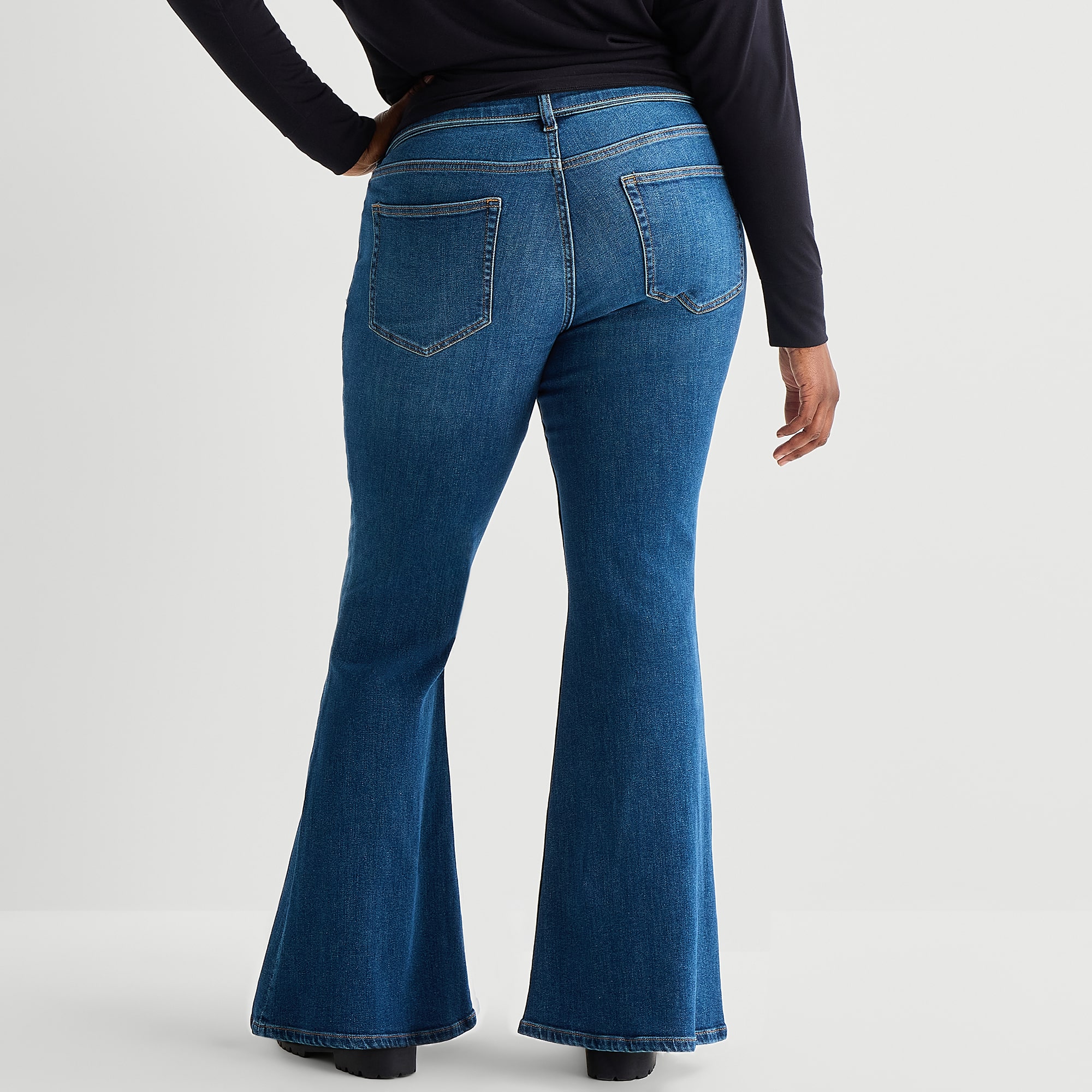 Arizona Womens Juniors Plus Low Rise Flare Leg Jean