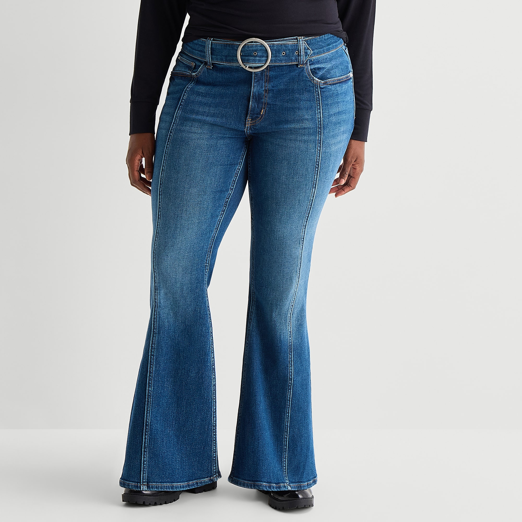 Arizona Womens Juniors Plus Low Rise Flare Leg Jean
