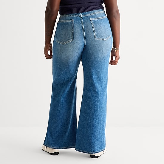 Arizona Womens Juniors Plus Low Rise Bootcut Jean