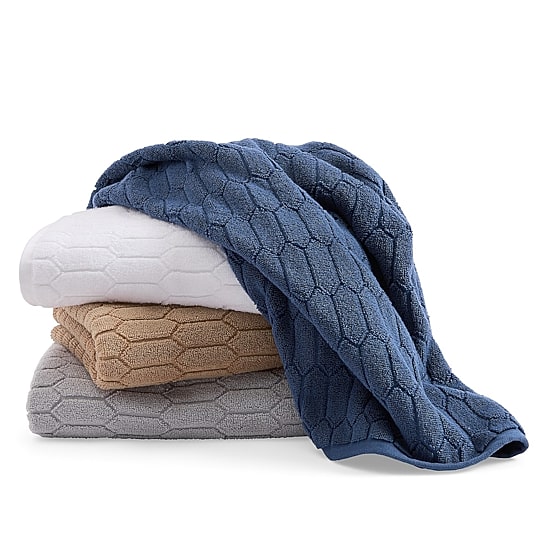 Liz Claiborne Signature Plush Textured Bath Towel