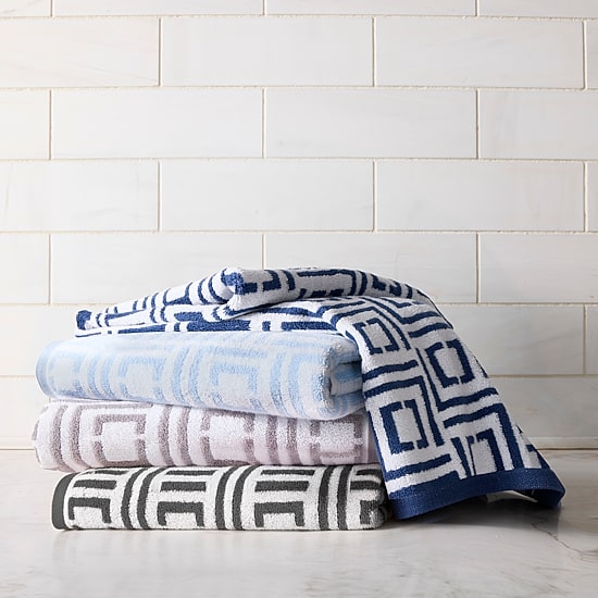 Liz Claiborne Signature Plush Logo Bath Towel