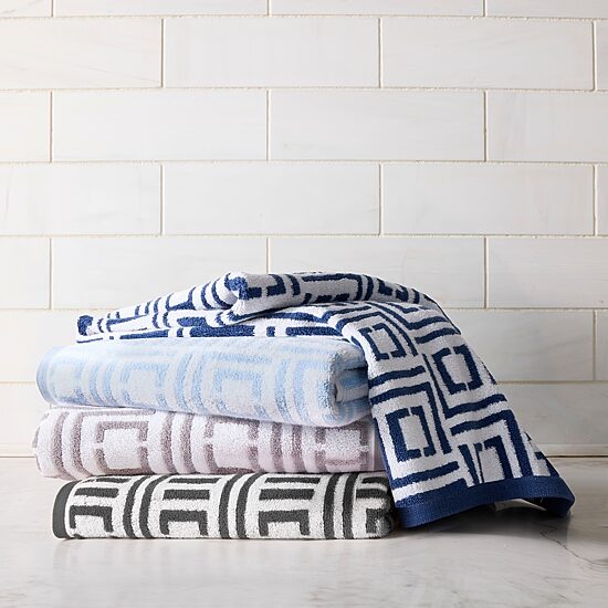 Liz Claiborne Signature Plush Logo Bath Towel