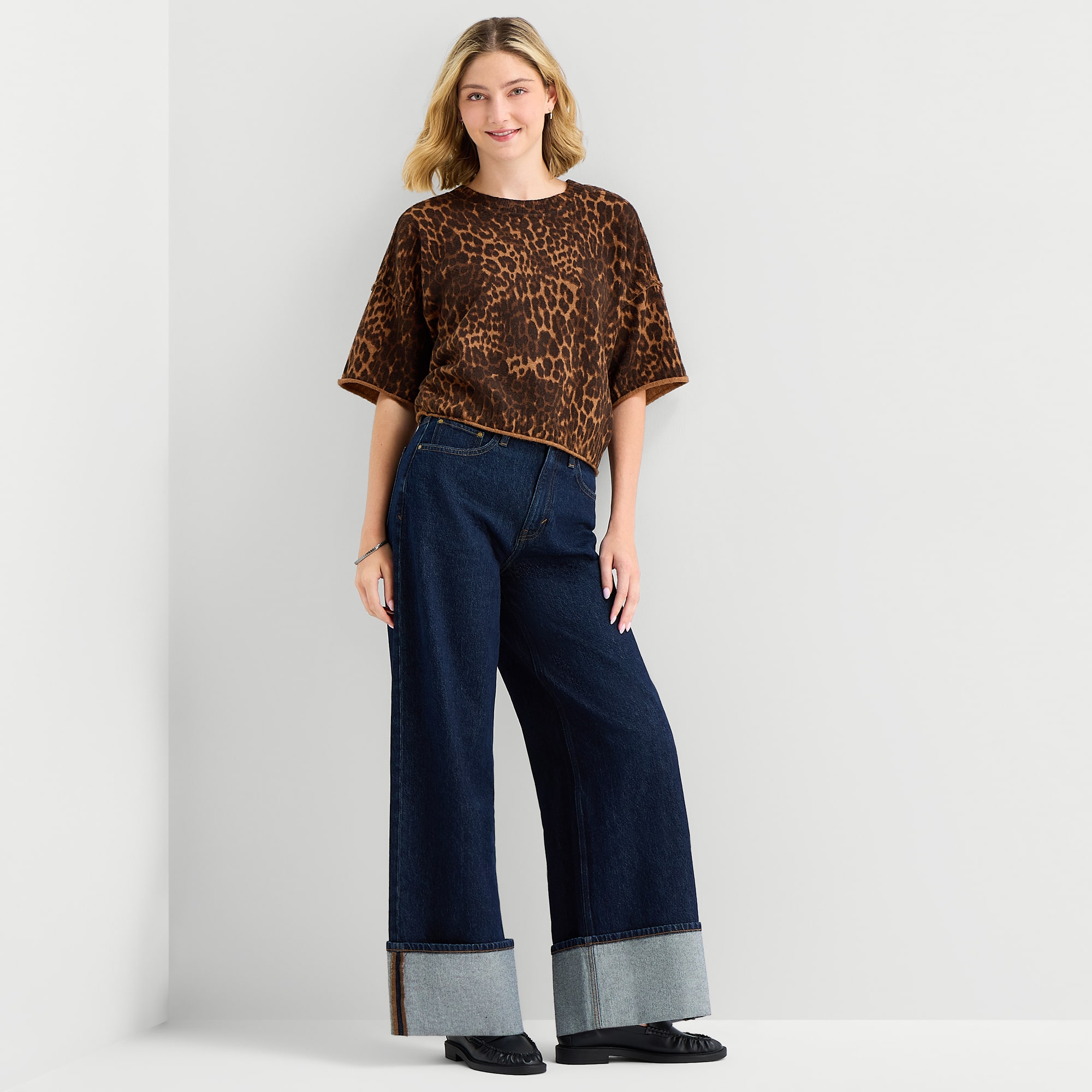 A.N.A Womens Crew Neck Short Sleeve Pullover Sweater